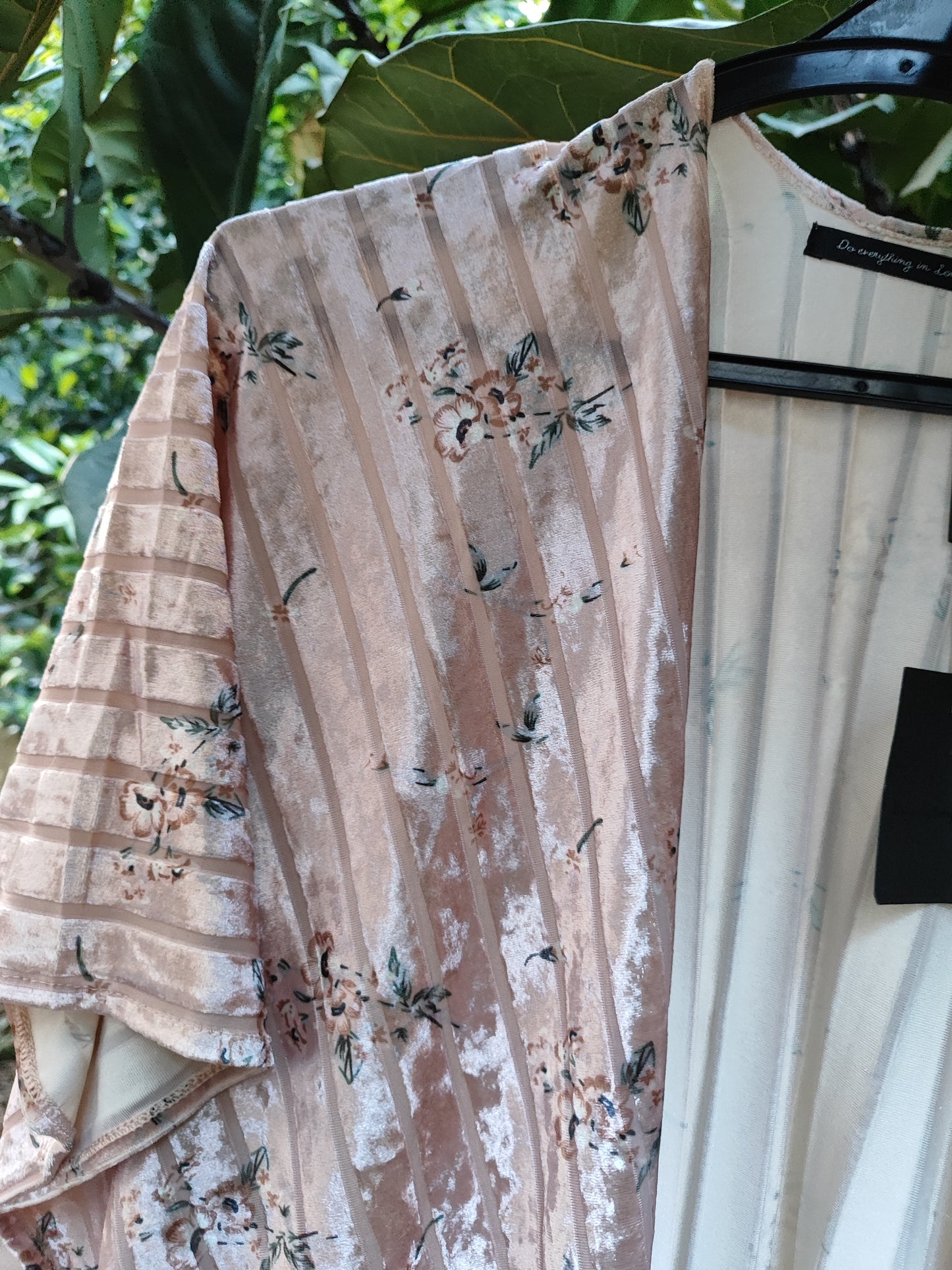 קימונו קצר פסים קטיפתים פרחוני - Image 2