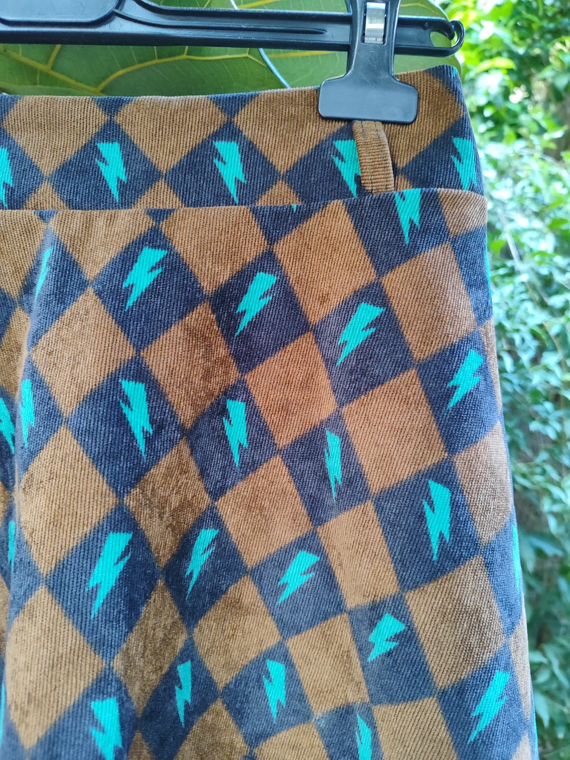 חצאית קורדרויי בריבועי ברק רטרו - Image 2 by קאלה