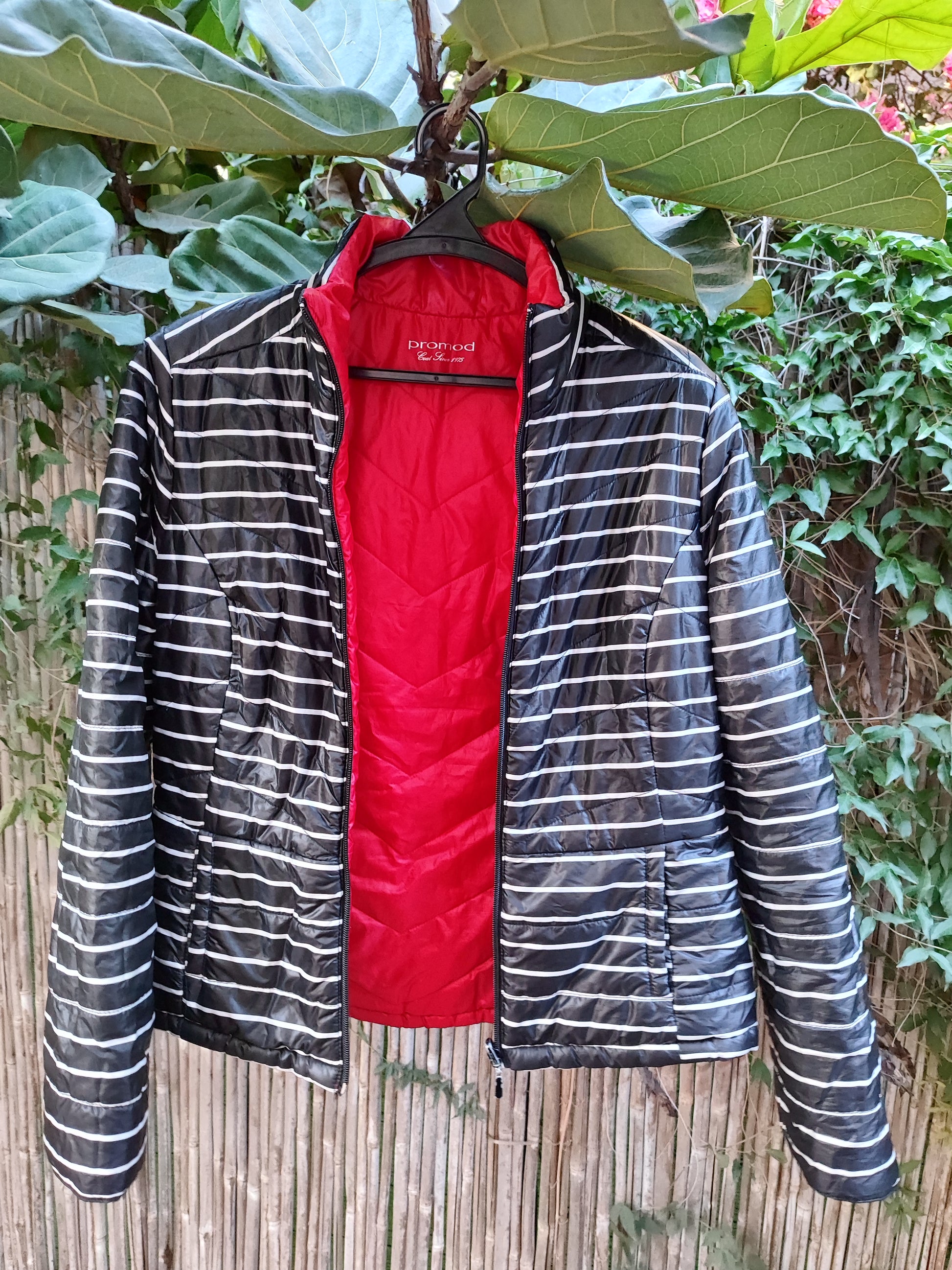 מעיל דו צדדי פסים ואדום אש - Image 2 by Promod