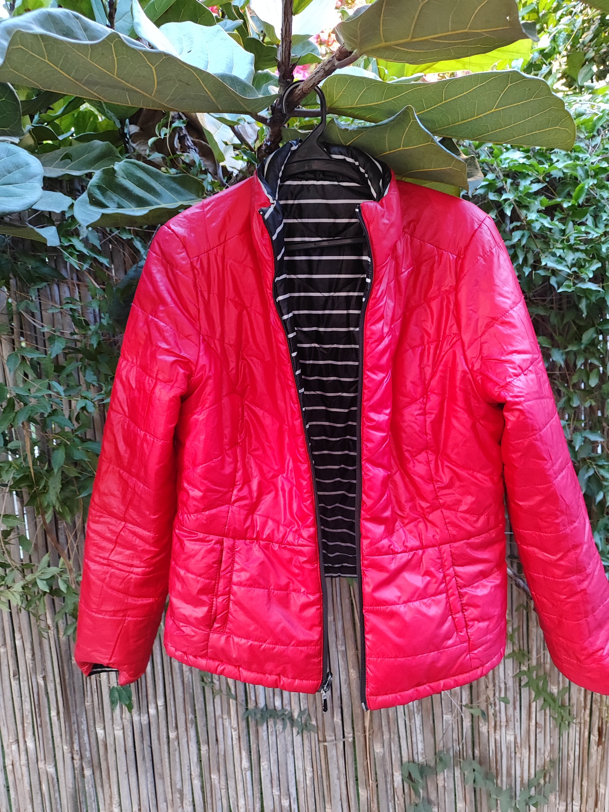 מעיל דו צדדי פסים ואדום אש - Image 4 by Promod