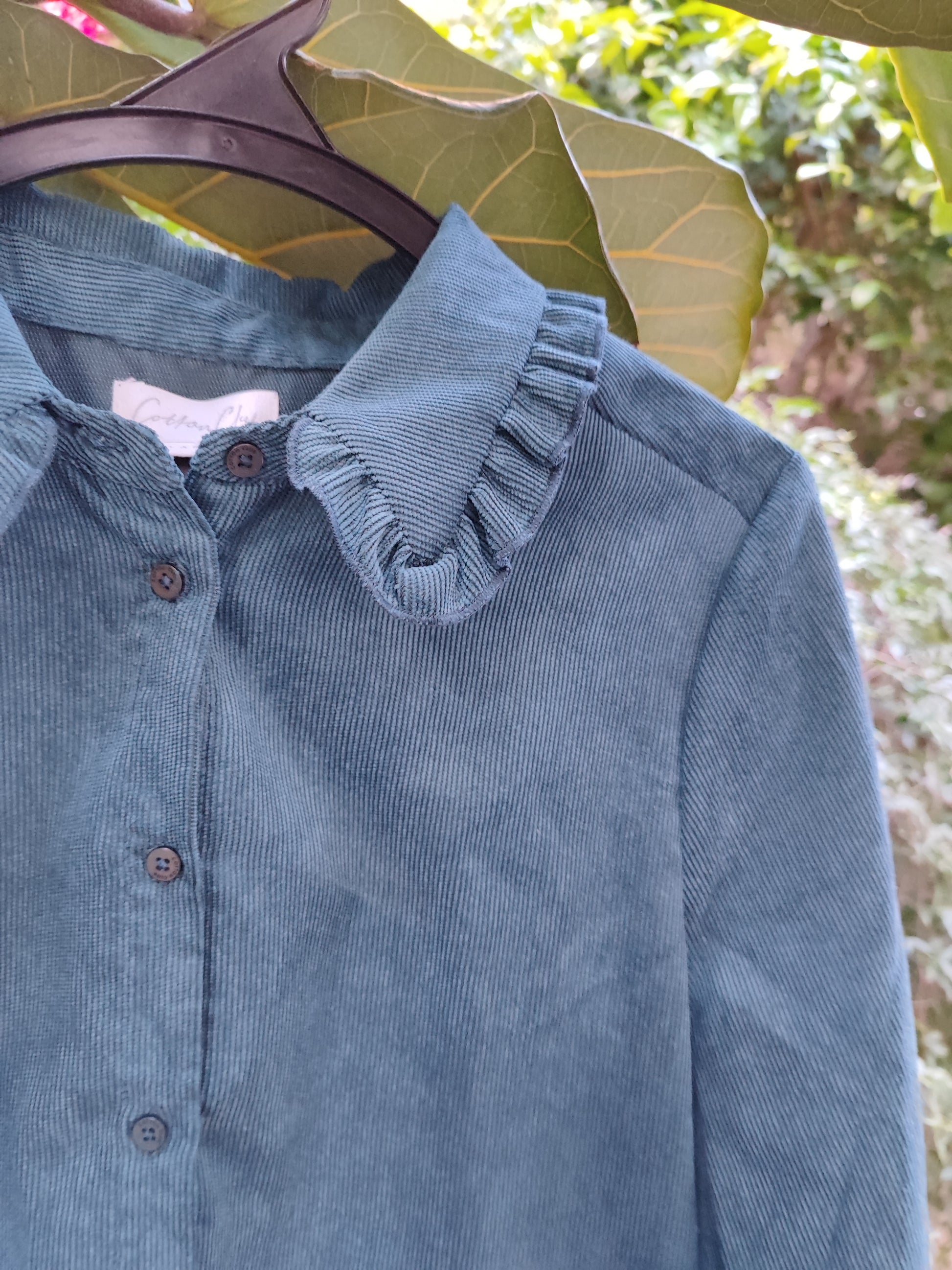 חולצת קורדרויי כחולה בצאוורון מעוטר - Image 3 by Cotton Chic