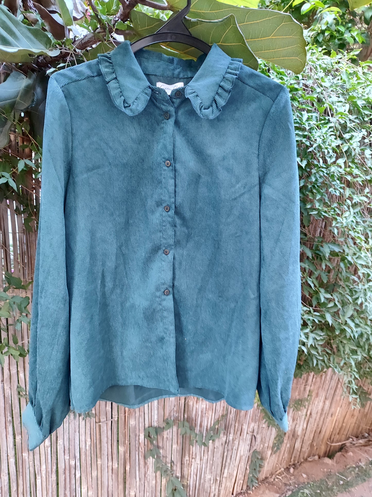 חולצת קורדרויי כחולה בצאוורון מעוטר - Image 4 by Cotton Chic