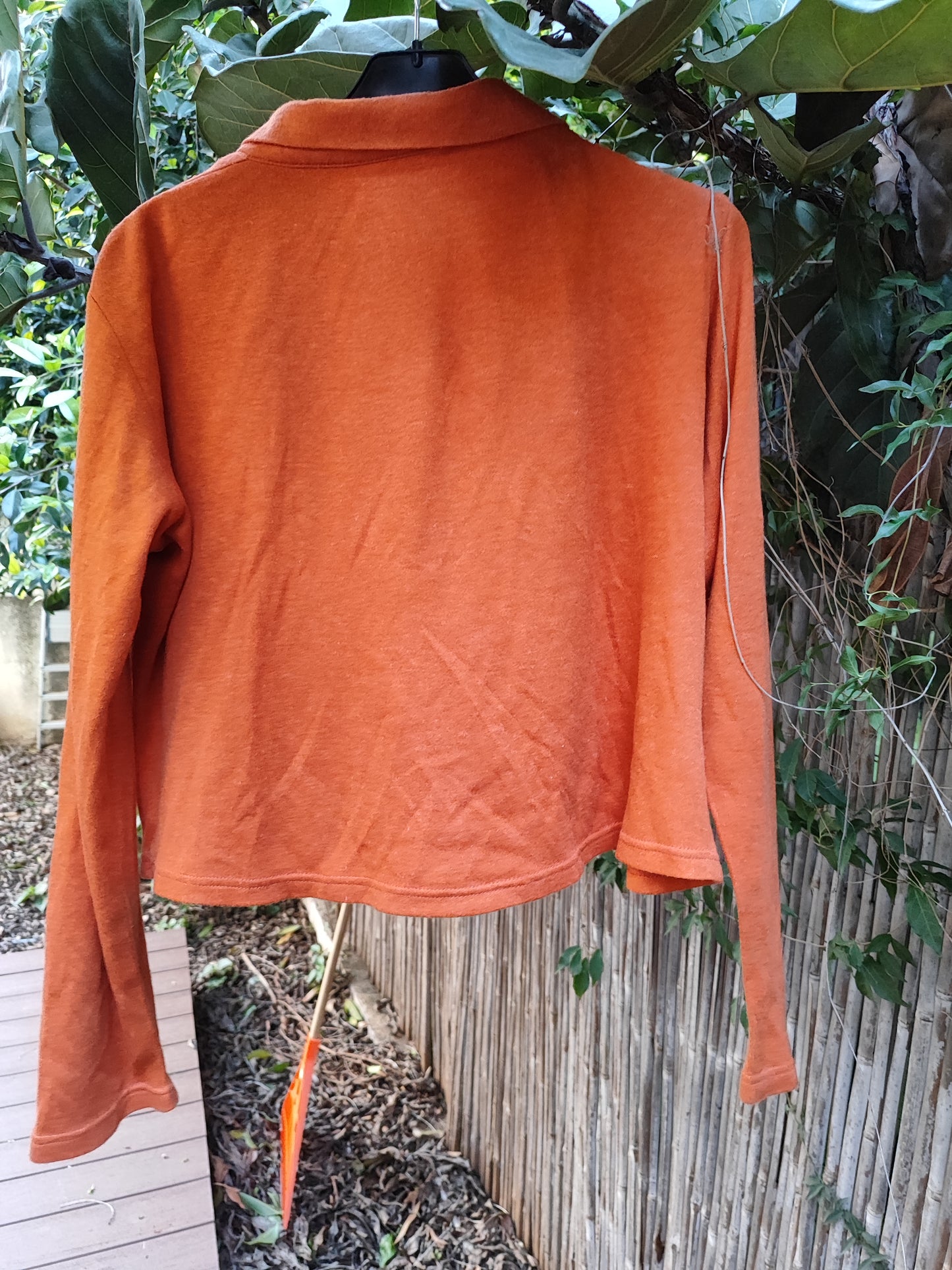 חולצת פולו כתומה בכפתורי תואמים - Image 2