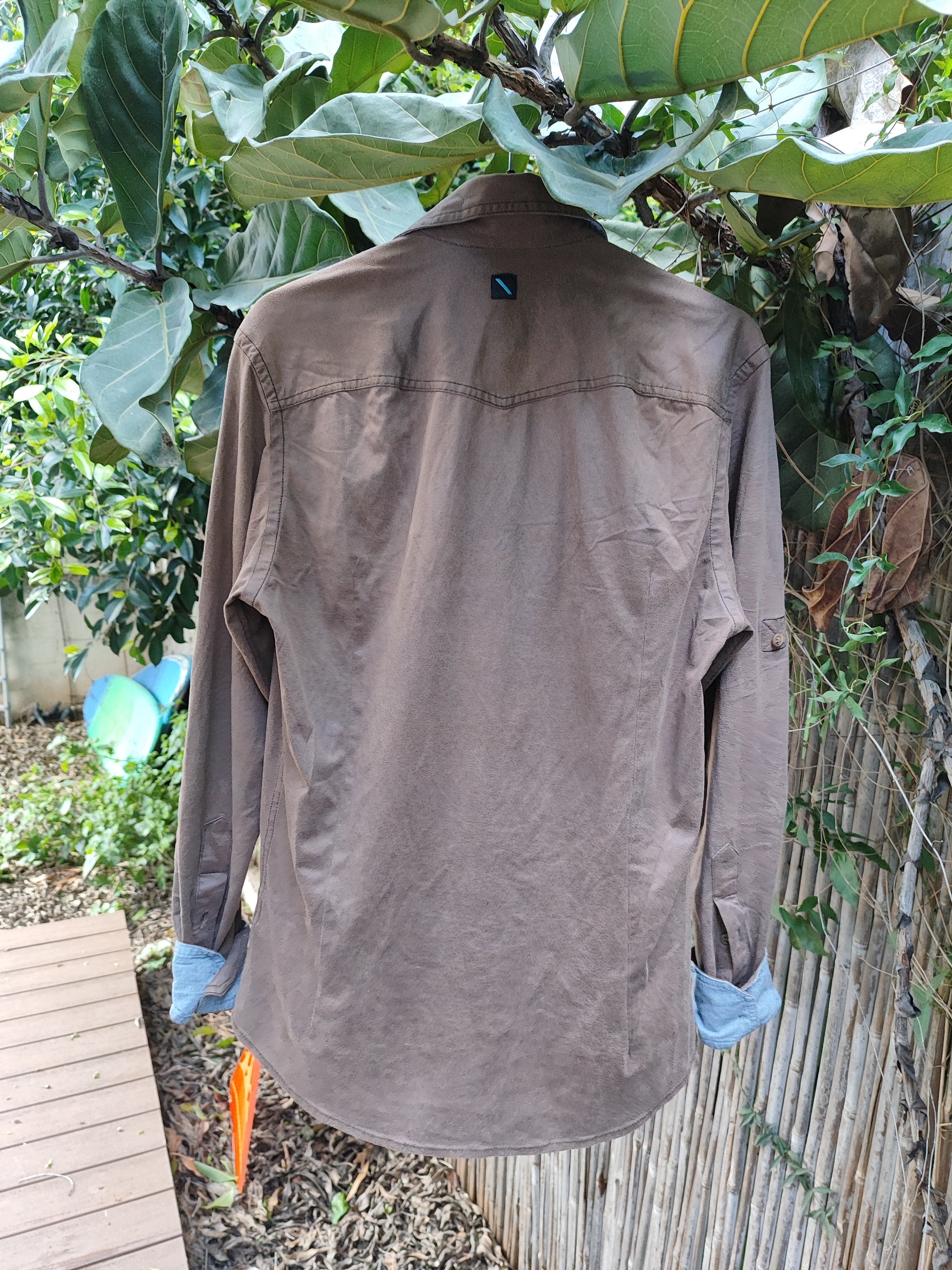 חולצת שוקולד מכוםתרת בסופים ג'ינס  - Image 3 by RENUAR