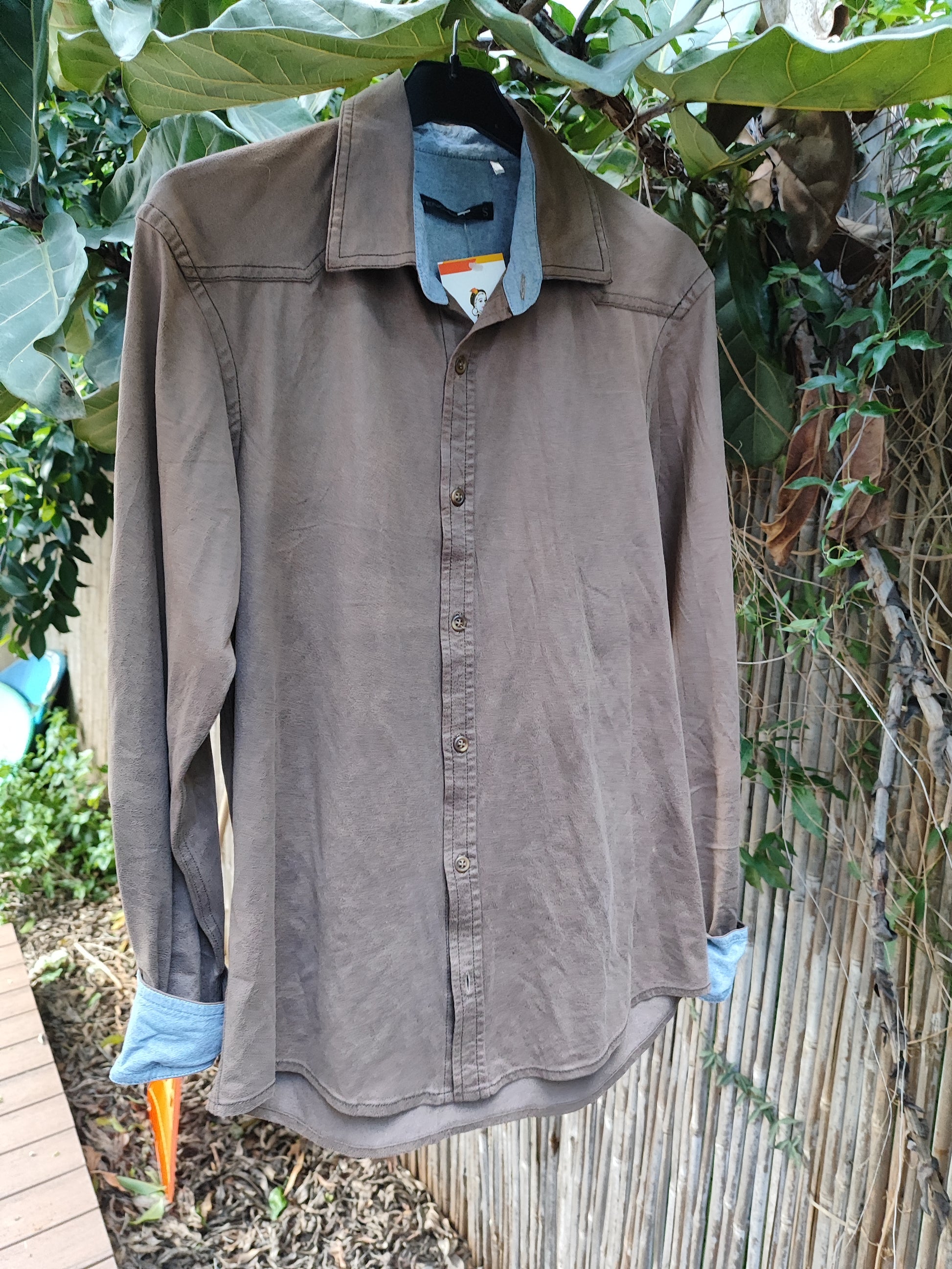 חולצת שוקולד מכוםתרת בסופים ג'ינס  - Image 4 by RENUAR