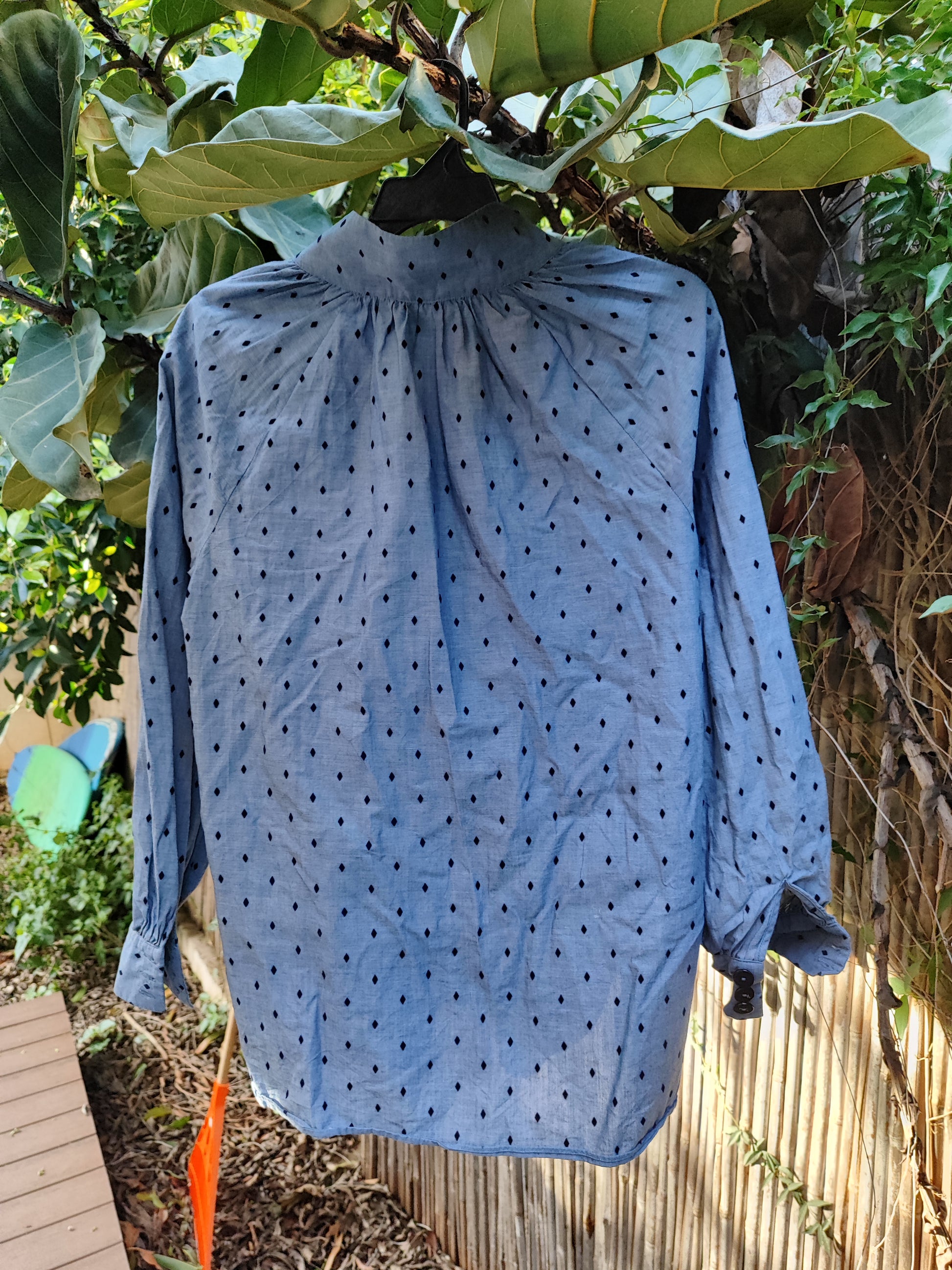 חולצת כפתורים בכווצים ומעוייני קטיפה  - Image 2 by Massimo Dutti