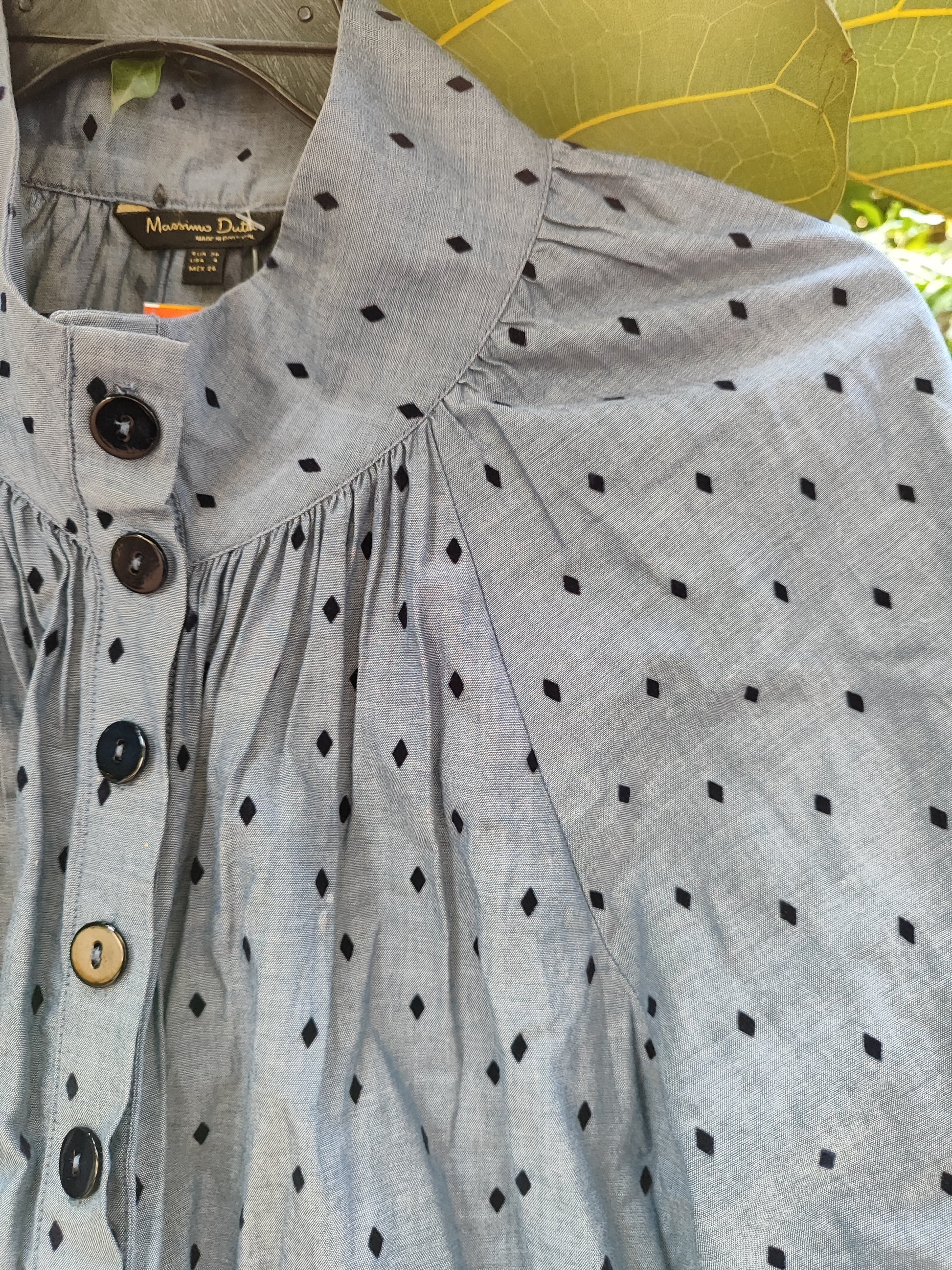 חולצת כפתורים בכווצים ומעוייני קטיפה  - Image 3 by Massimo Dutti