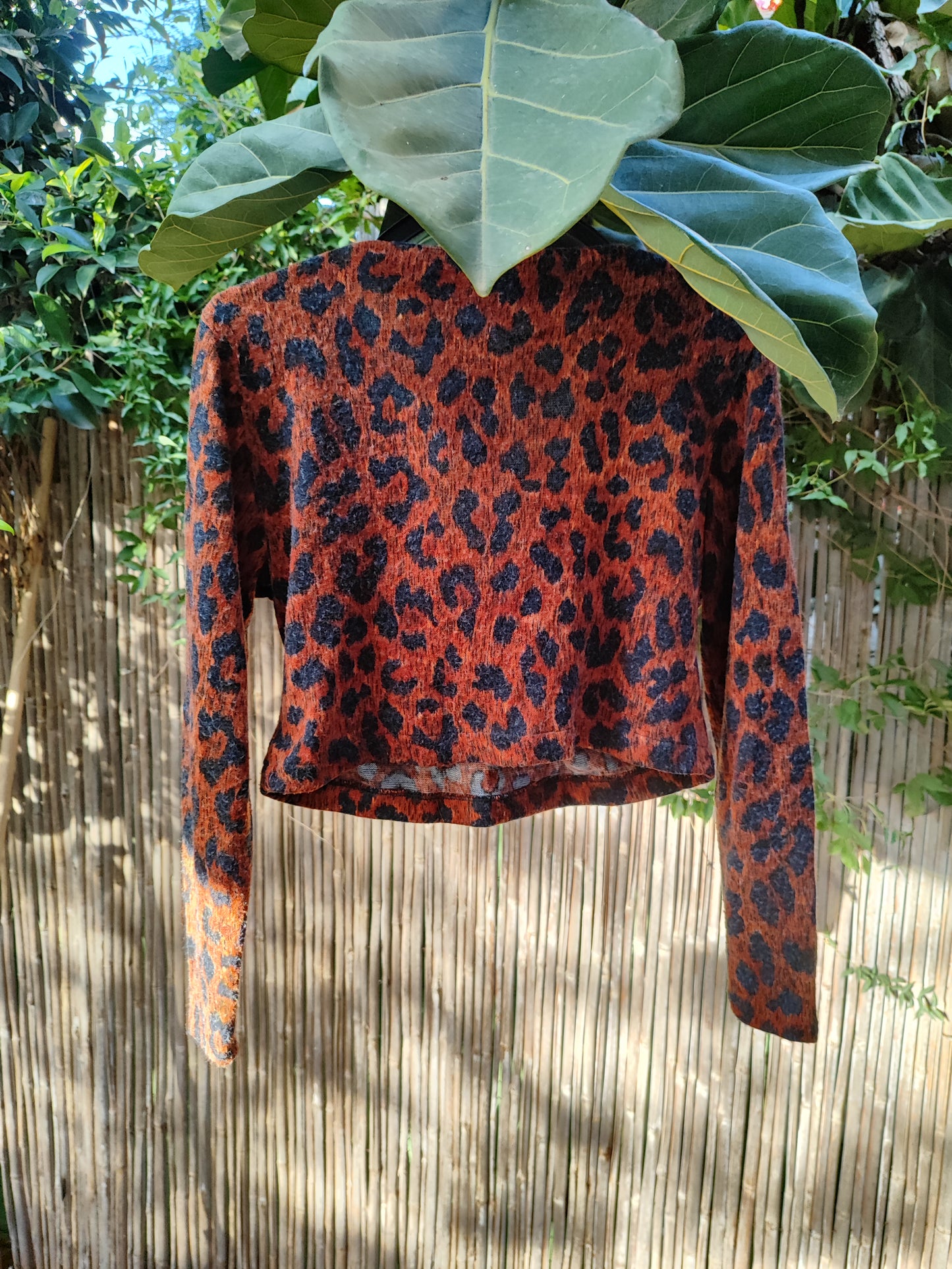 חולצה במראה סריג מעטפת נמרית  - Size S-M