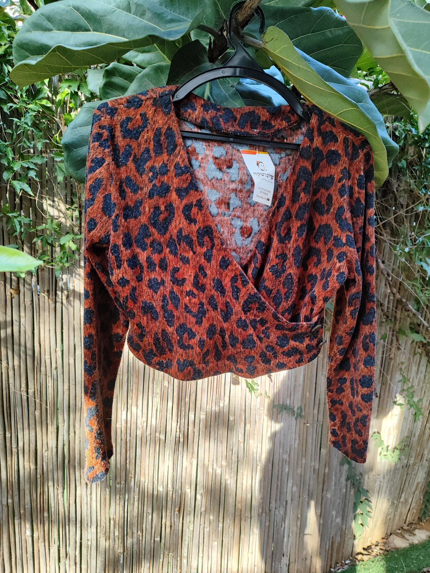 חולצה במראה סריג מעטפת נמרית  - Image 3