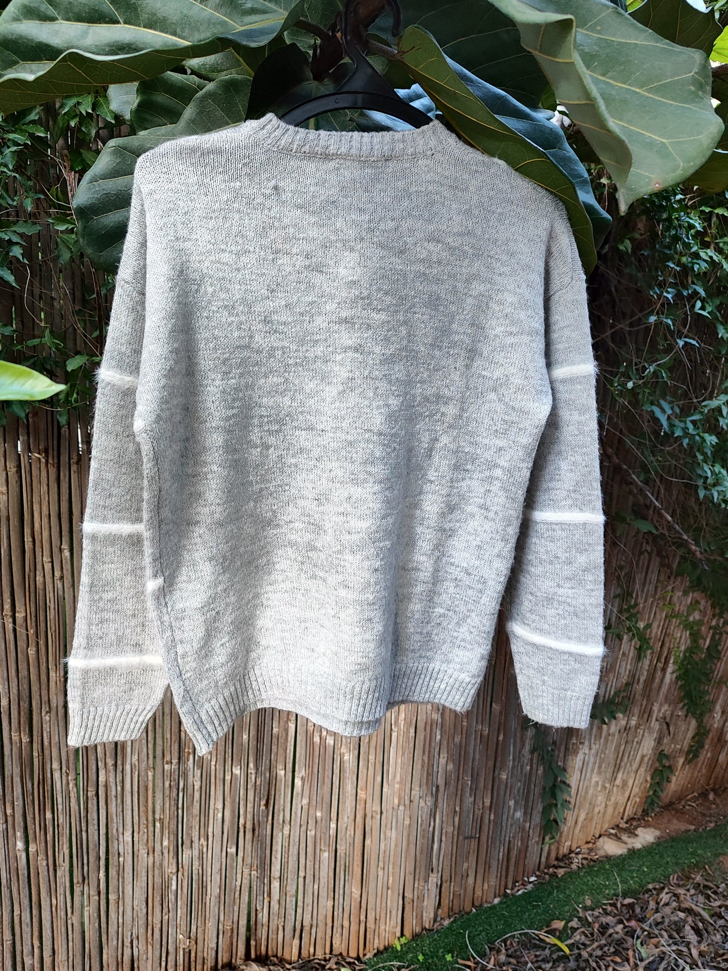 סוודר אפור בהיר בסימני ריבועים לבנים by LC Waikiki - Size M