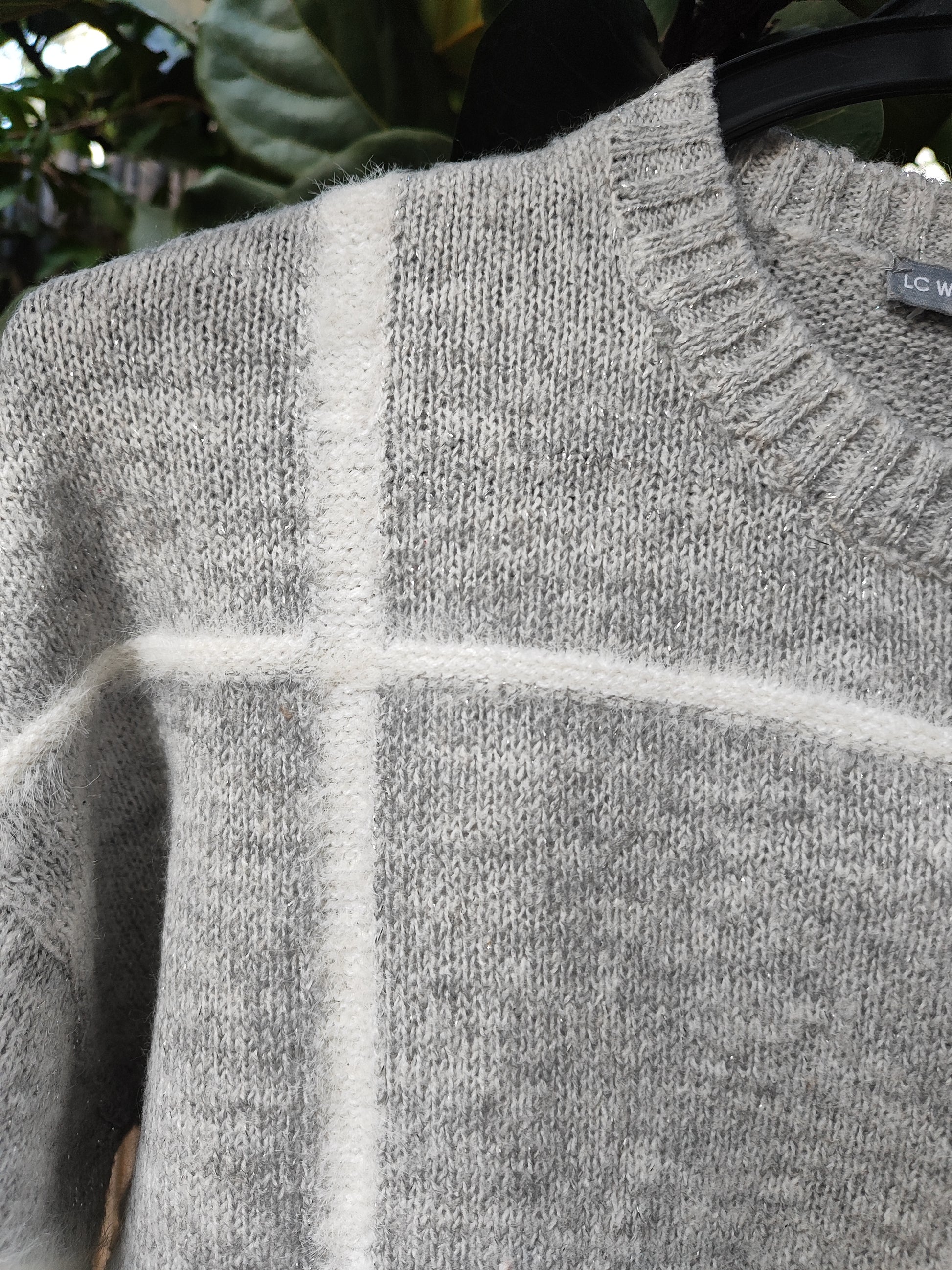 סוודר אפור בהיר בסימני ריבועים לבנים - Image 3 by LC Waikiki