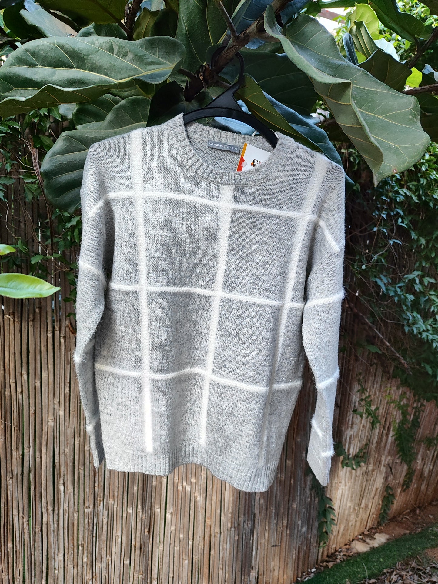 סוודר אפור בהיר בסימני ריבועים לבנים - Image 2 by LC Waikiki