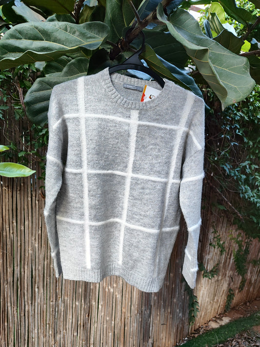 סוודר אפור בהיר בסימני ריבועים לבנים - Image 2 by LC Waikiki