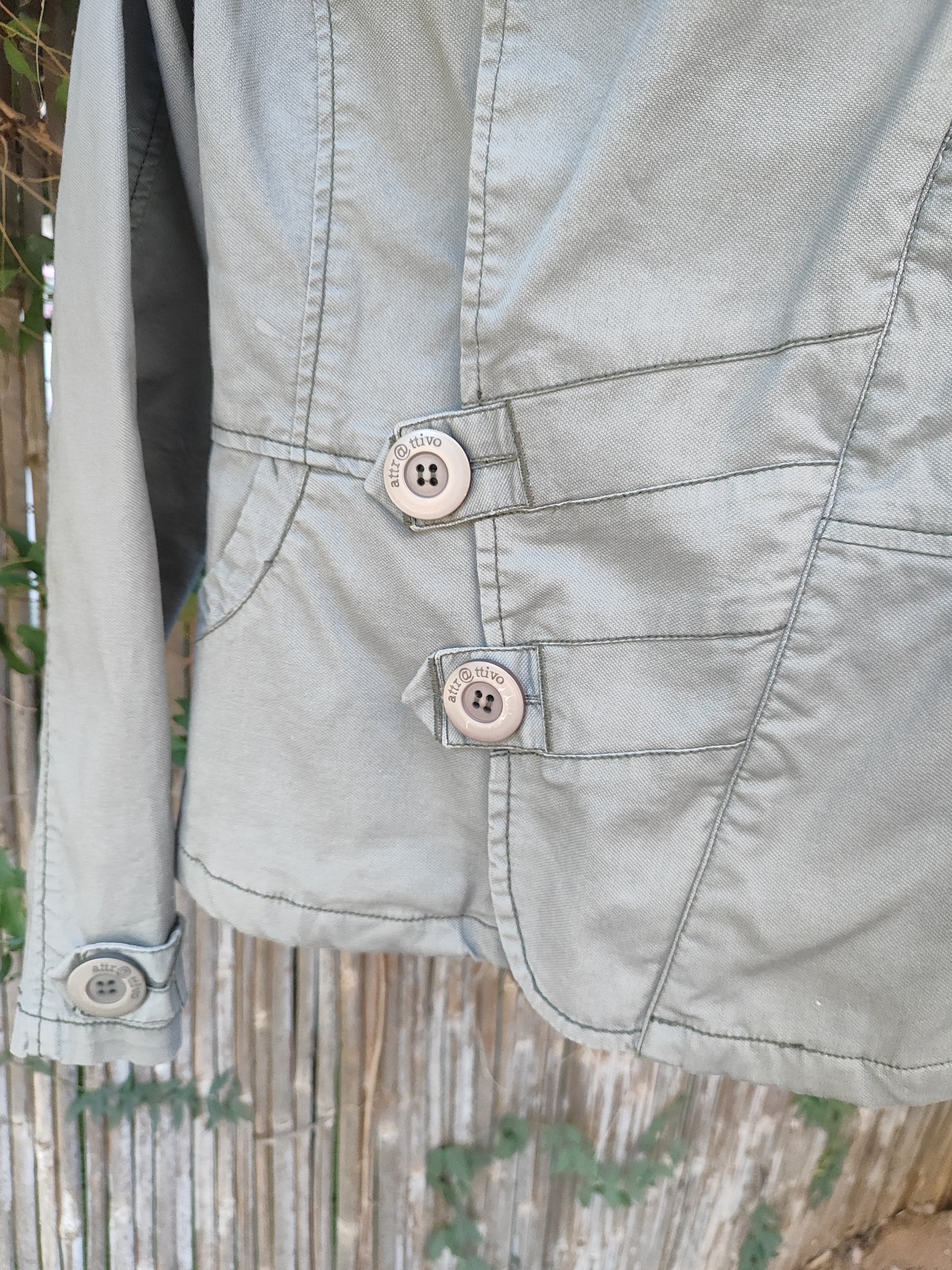 ז'קט אופנועים מבד באפור כפתורי ענק - Image 2 by Atrrattivo (ספרדי יוקרתי) 