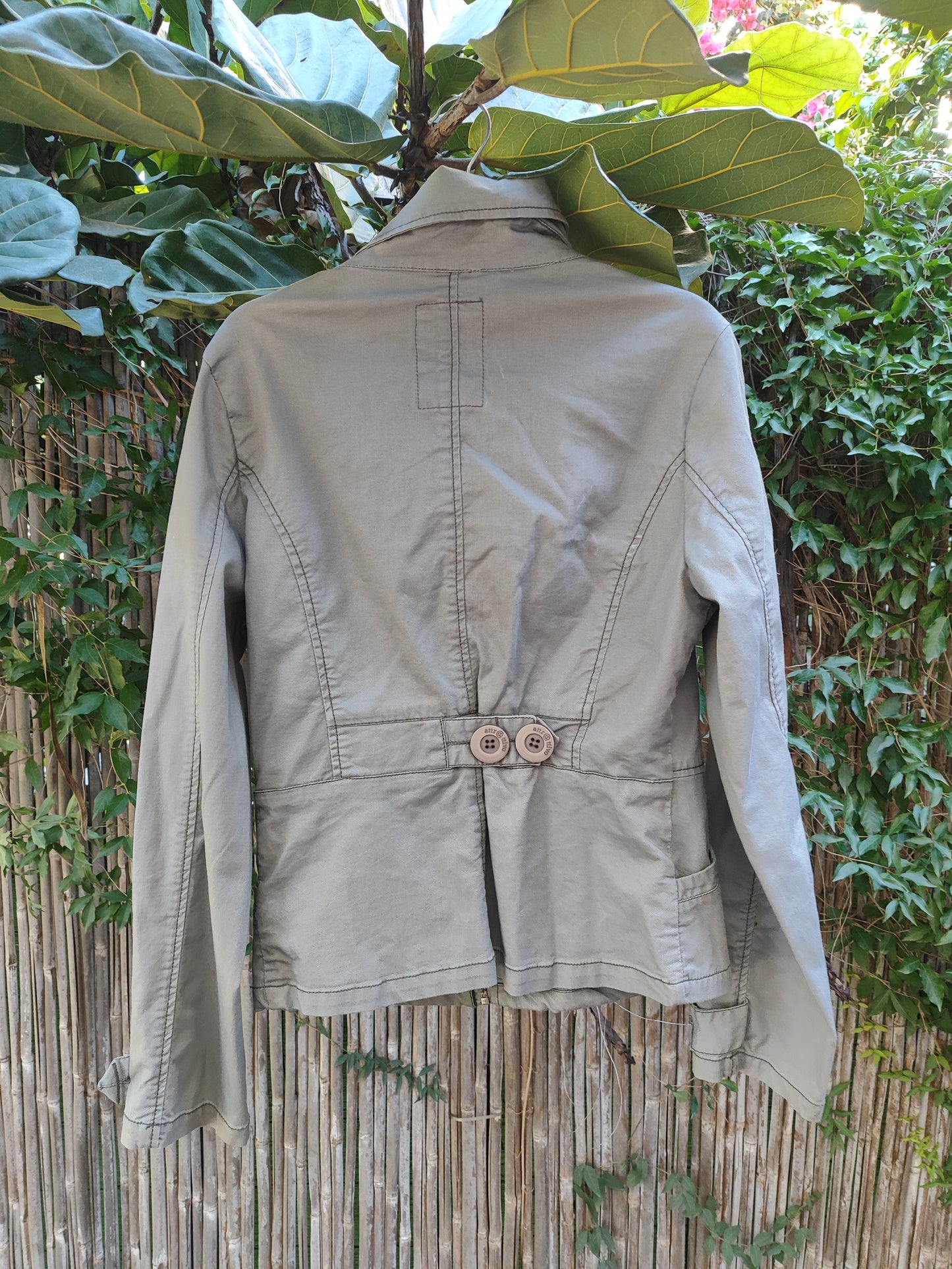 ז'קט אופנועים מבד באפור כפתורי ענק - Image 4 by Atrrattivo (ספרדי יוקרתי) 