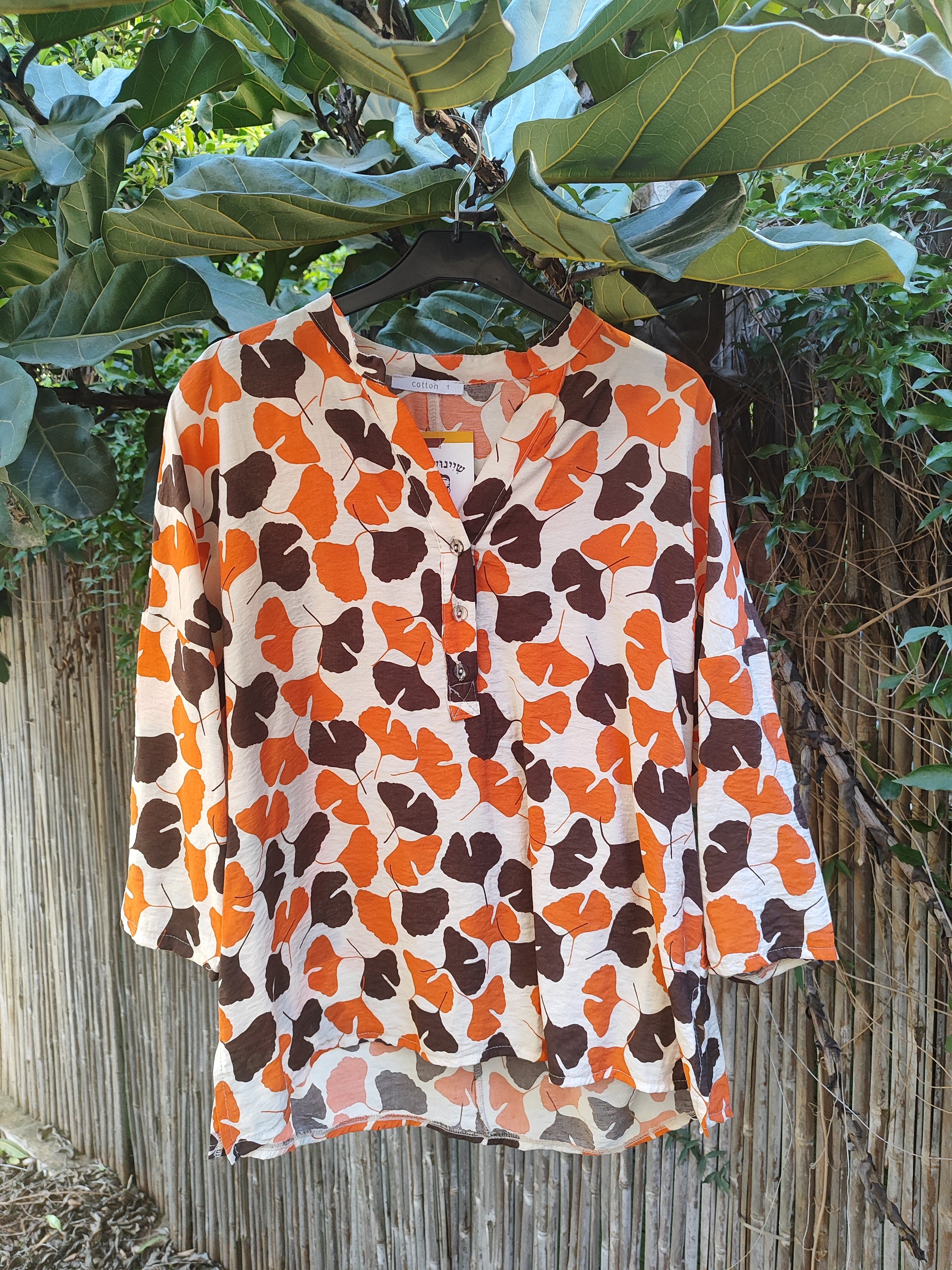 חולצה מכופתרת בעלים מפוזרים בכתום חום וקרם - Image 3 by Cotton