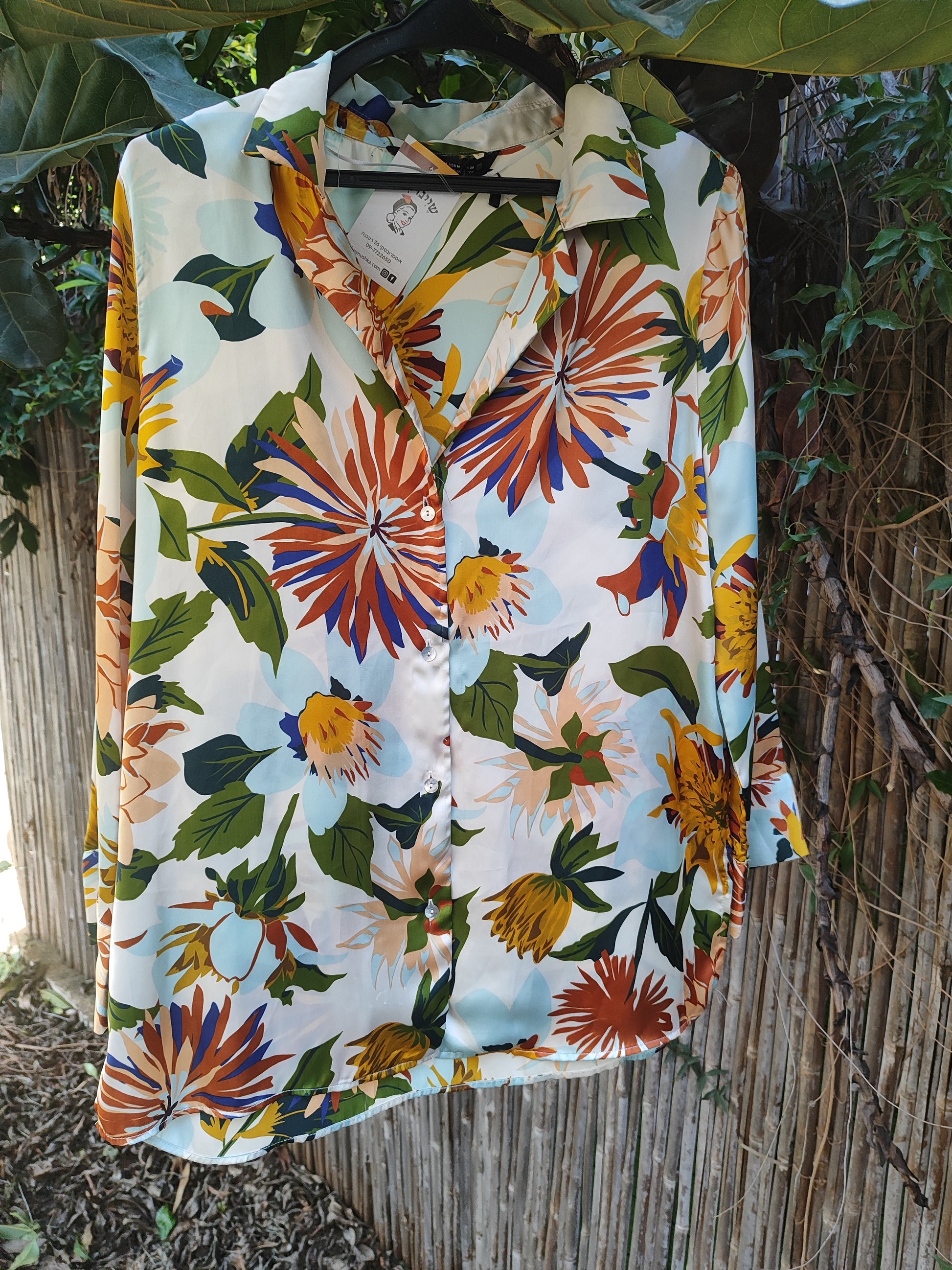 חולצה מכופתרת עטופה בפרחי פסטל - Image 4 by Zara