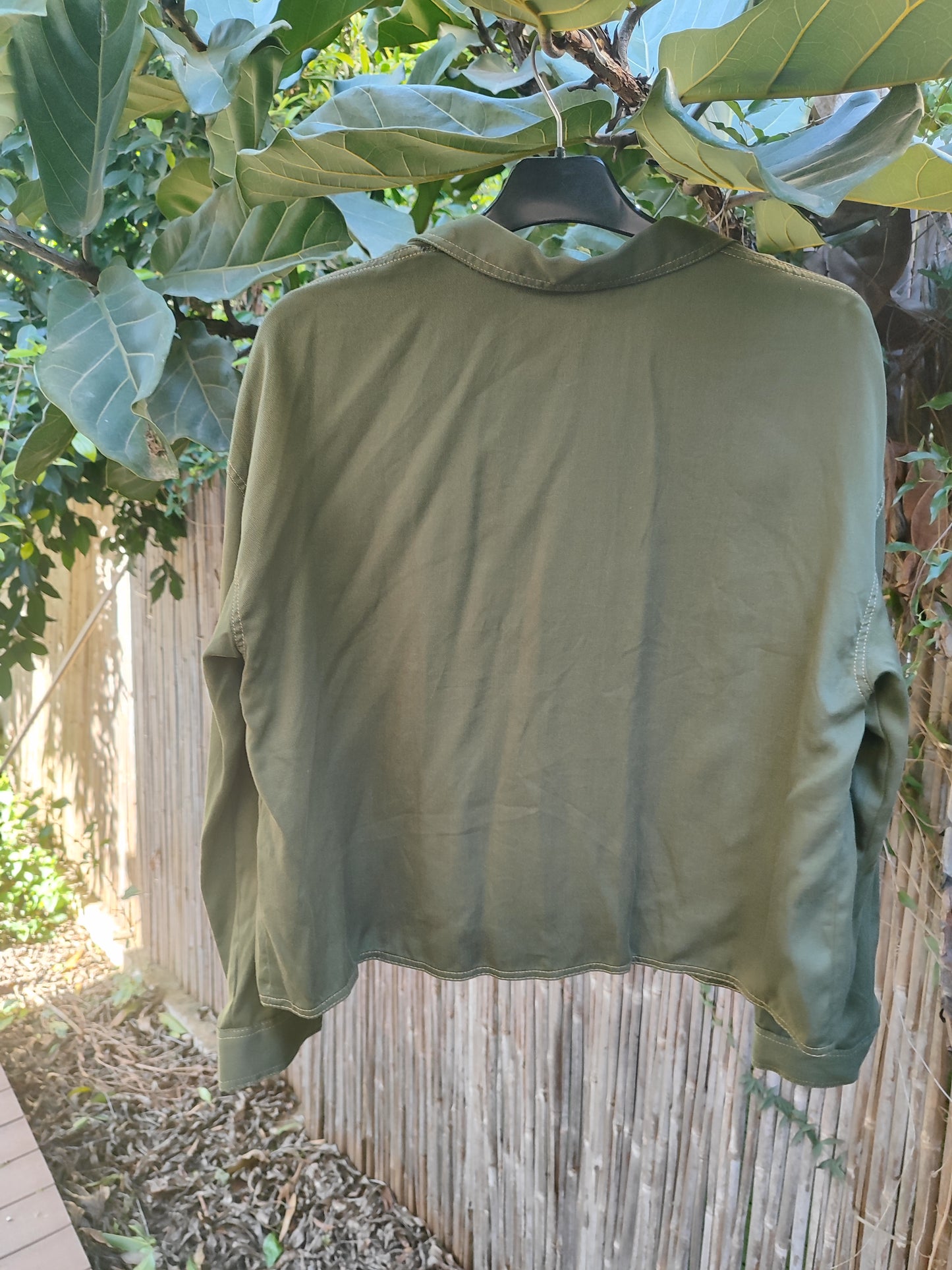 חולצה ירוקה מכופתרת תפרים בקרם  by LCW Casual - Size L