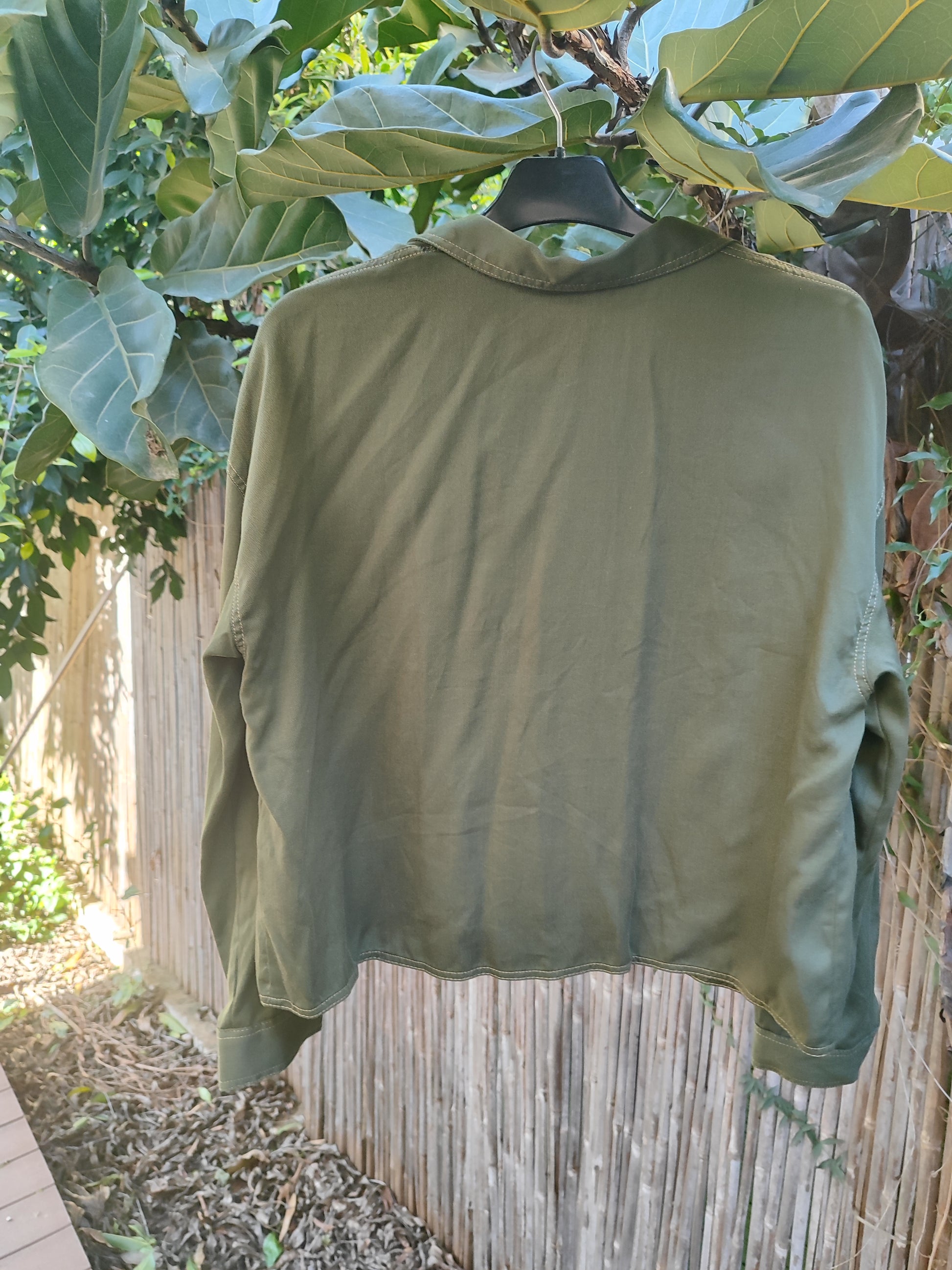 חולצה ירוקה מכופתרת תפרים בקרם  by LCW Casual - Size L