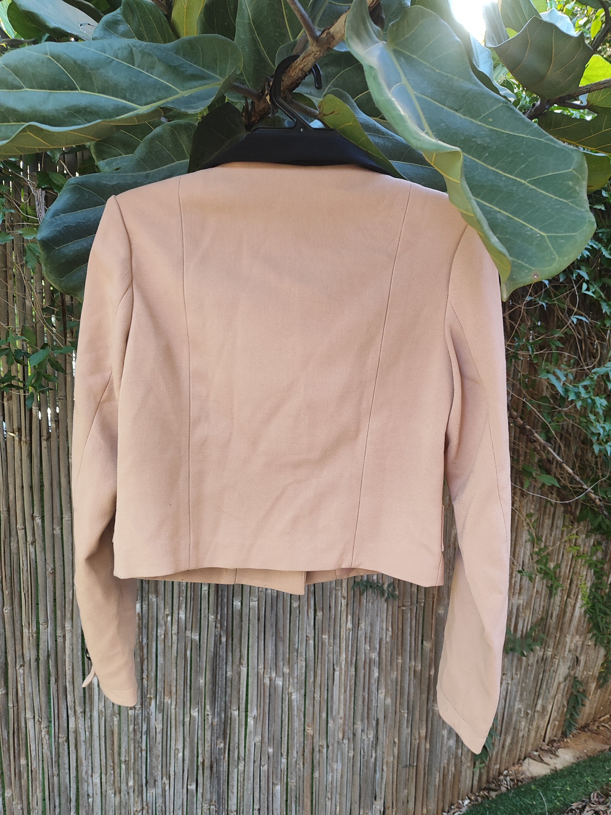 ז'קט ורוד מעושן באוזני פיל שחורים וכפתורי מסטיק עגול  by Ark & Co - Size S-M