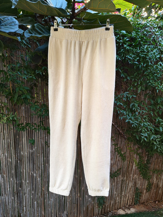 מכנסים קורדרויי קטיפתי בקרם וכיווצי קרסול by H&M - Size M