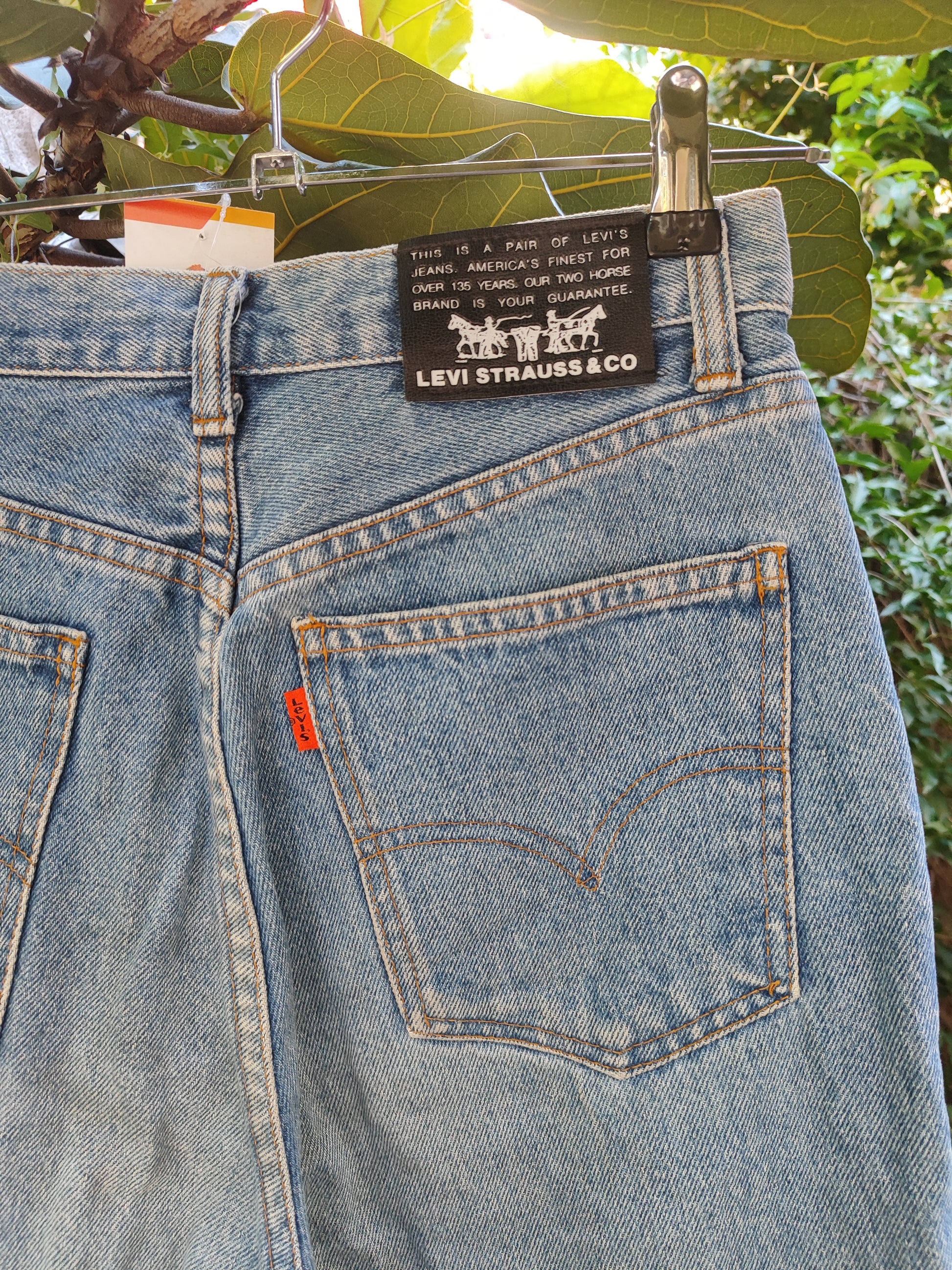 ג'ינס בגזרה גבוהה קלאסי ונוח  - Image 4 by Levi's