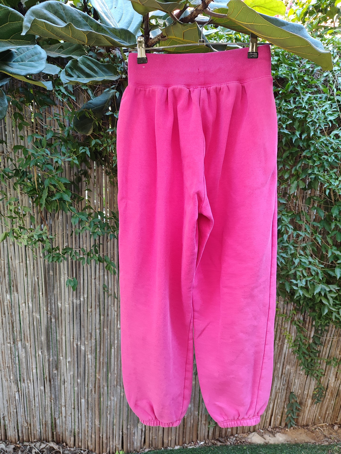 מכנסי טרניניג ורודים קלאסים - Image 3 by Nike