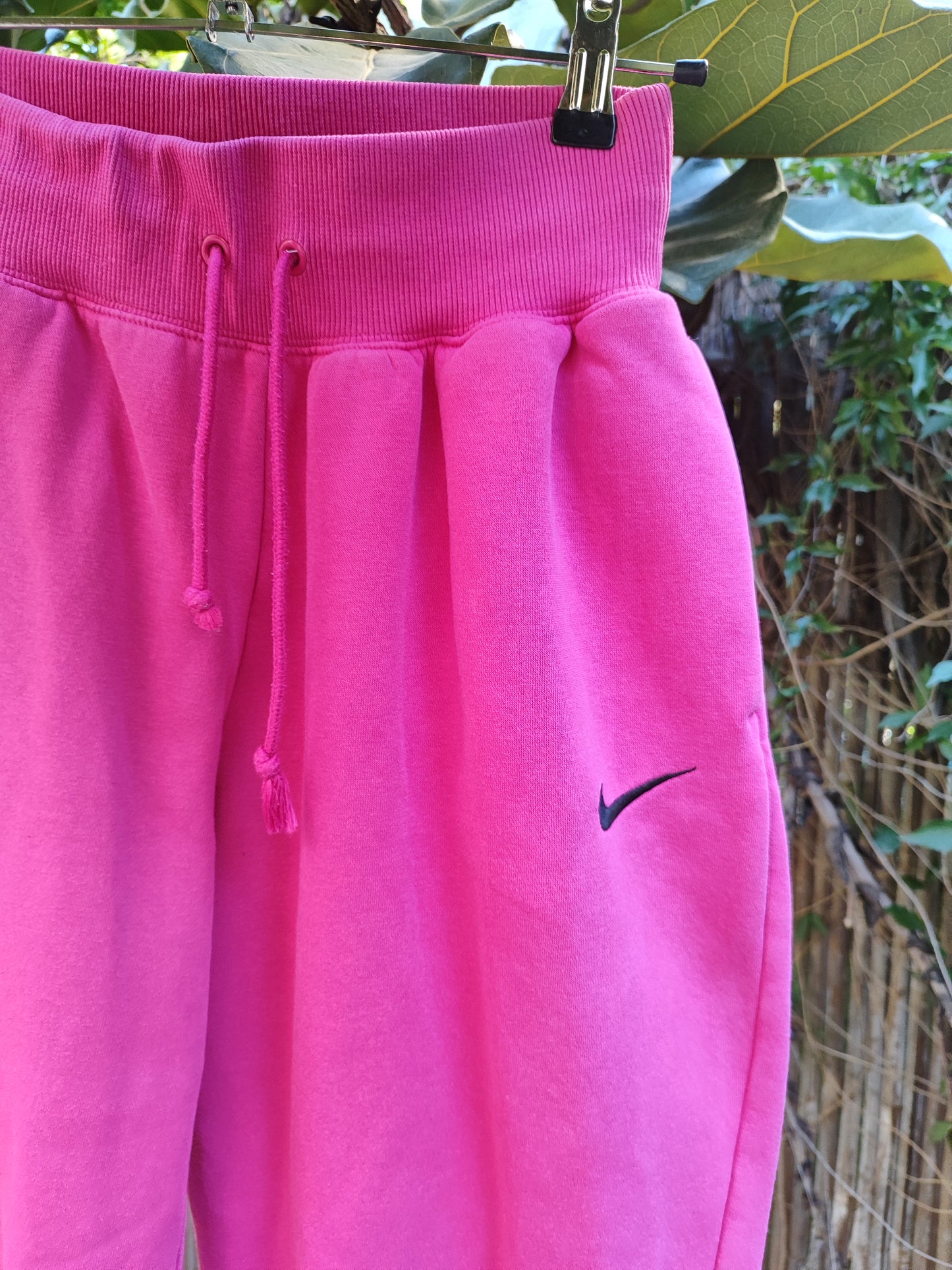 מכנסי טרניניג ורודים קלאסים - Image 5 by Nike