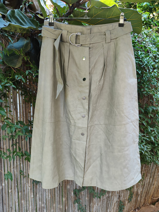 חצאית אפורה עם חגורה דמוי עור ותיקטקים  - Image 5 by Zara