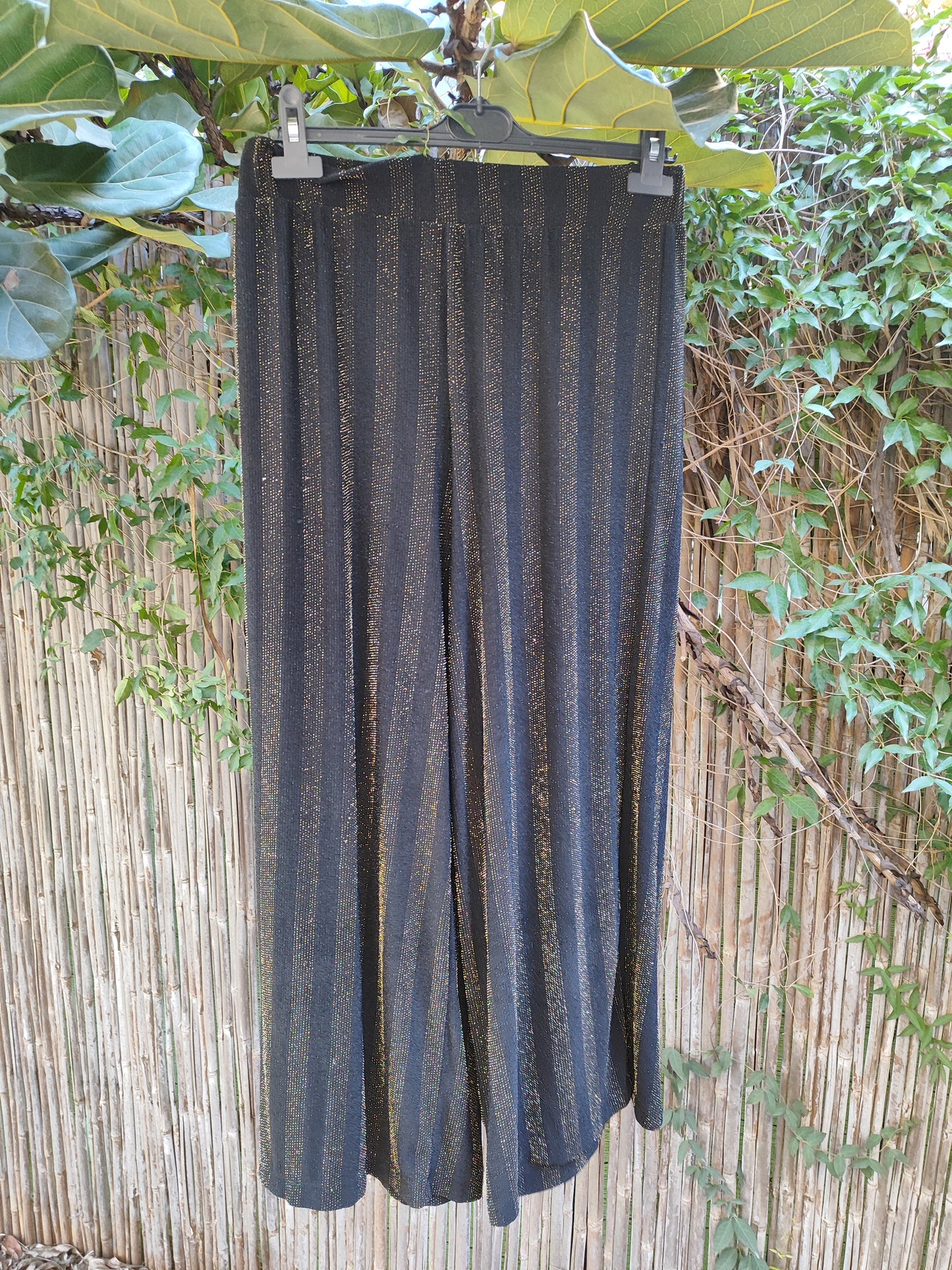 מכנסיים בפסיי נצנצים נשפכים  - Image 3 by Monki