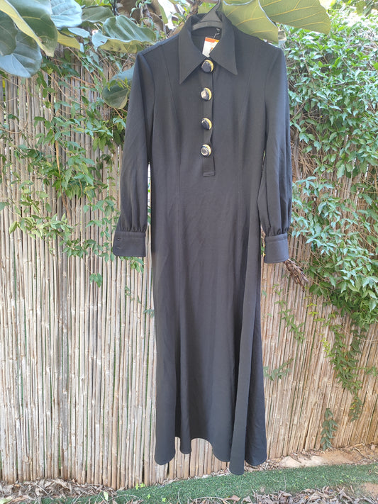 שמלת וינטג' שחורה במותניים צרים וכפתורים עיניים - Image 5