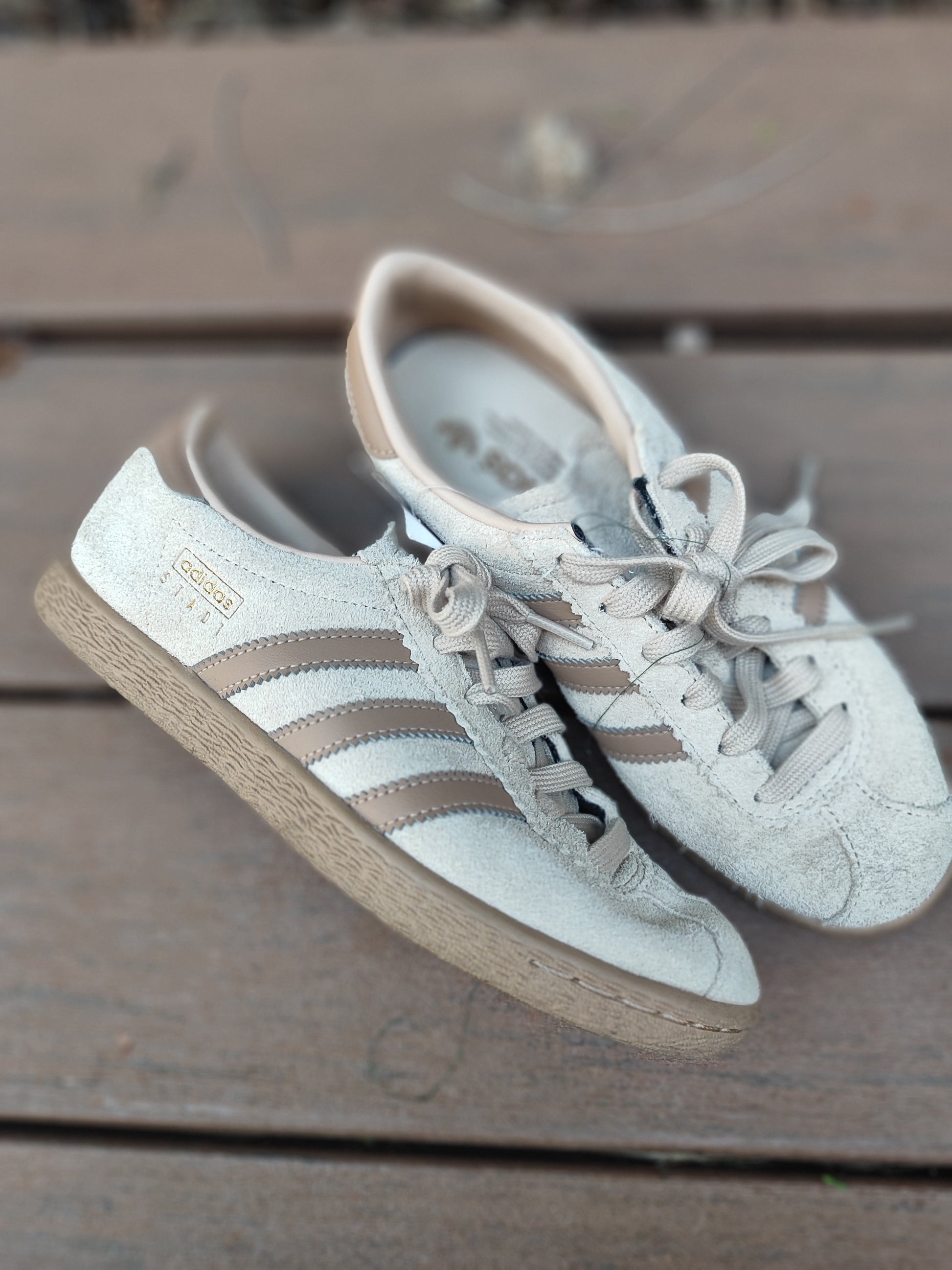 נעלי אדידס סמבה במראה מלוכלך במוקה - Image 5 by Adidas