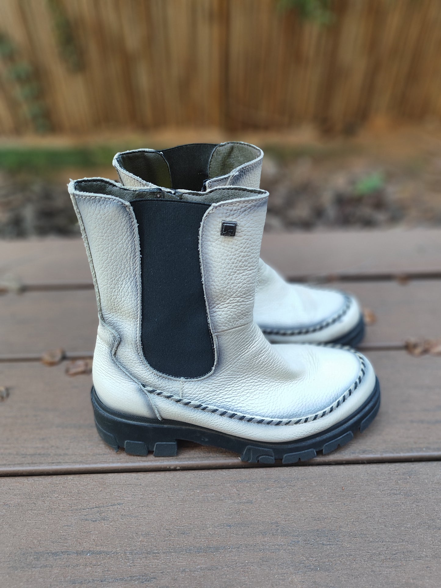 מגפיים לבנים הסיומת אומברה ותםרים שחורים by Jose saenz - Size 37