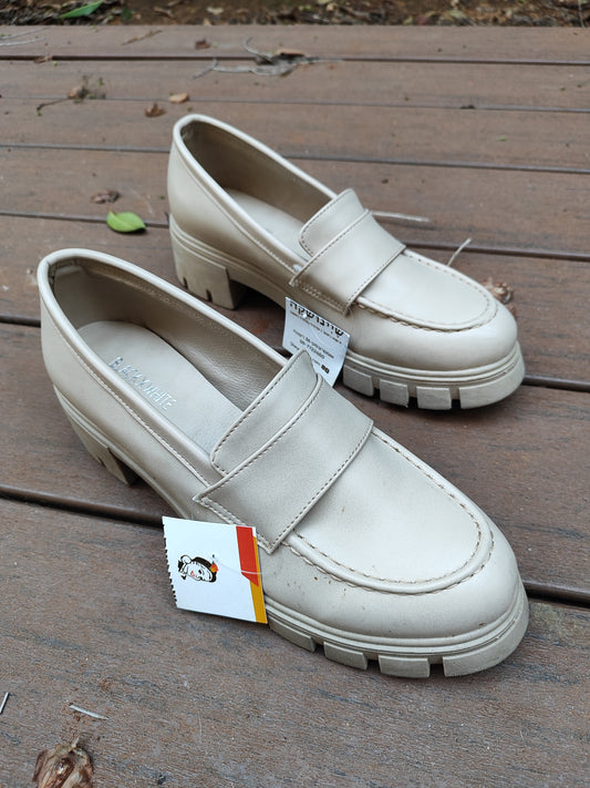 נעלי מוקסים בז' קלאסיות בעקב פלטפורמה - Image 4 by White