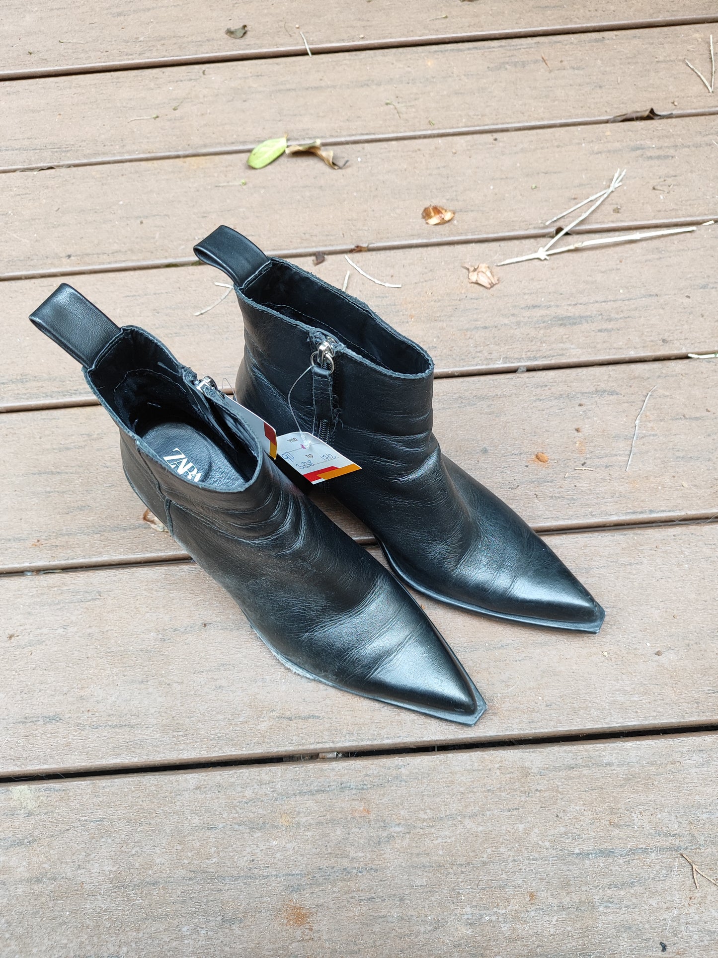 מגפיים שחורים אלגנטיים שפיץ חד  - Image 3 by ZARA