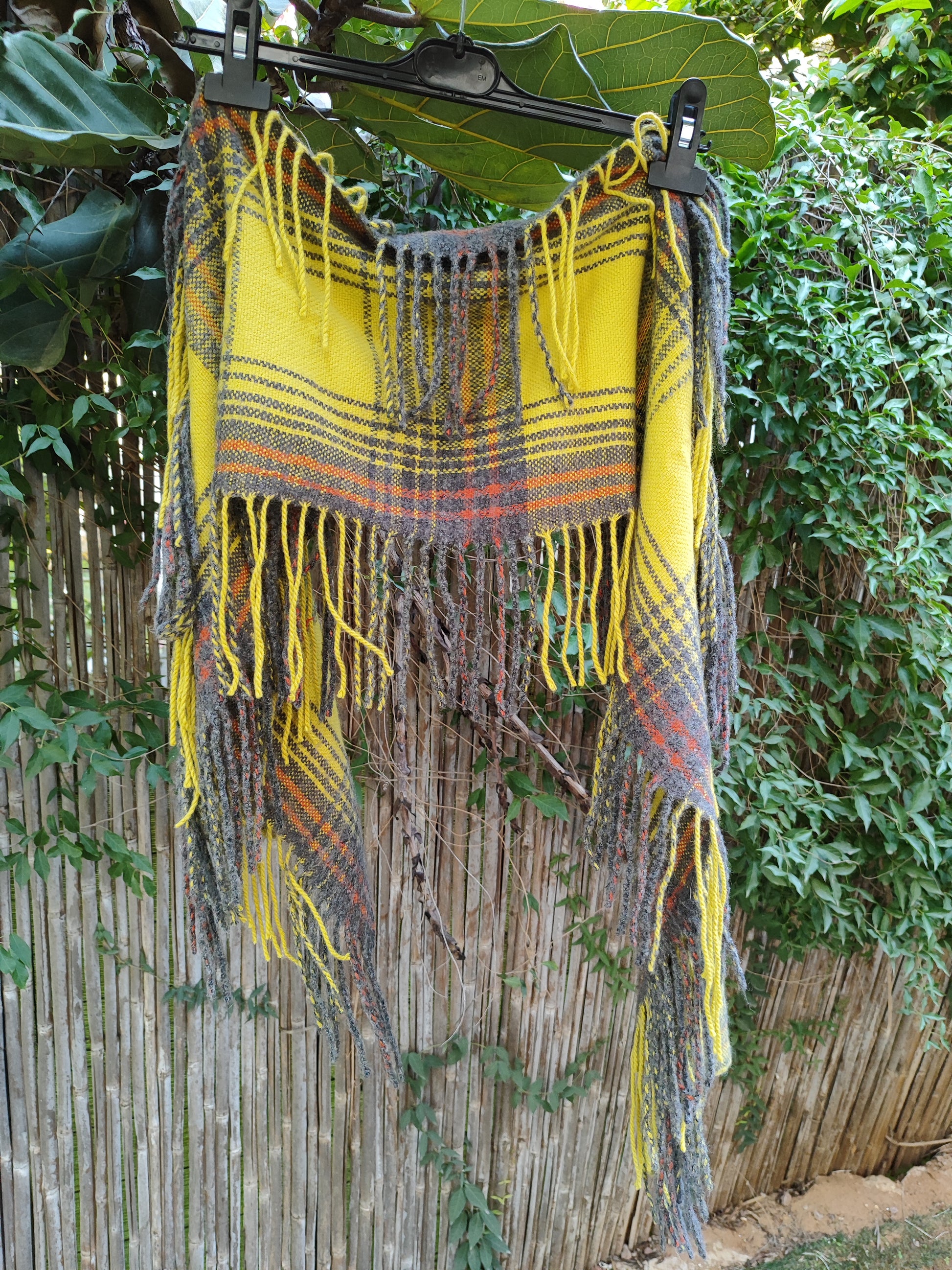 צעיף משובץ צהוב ואפור עבה ומחמם - Image 4