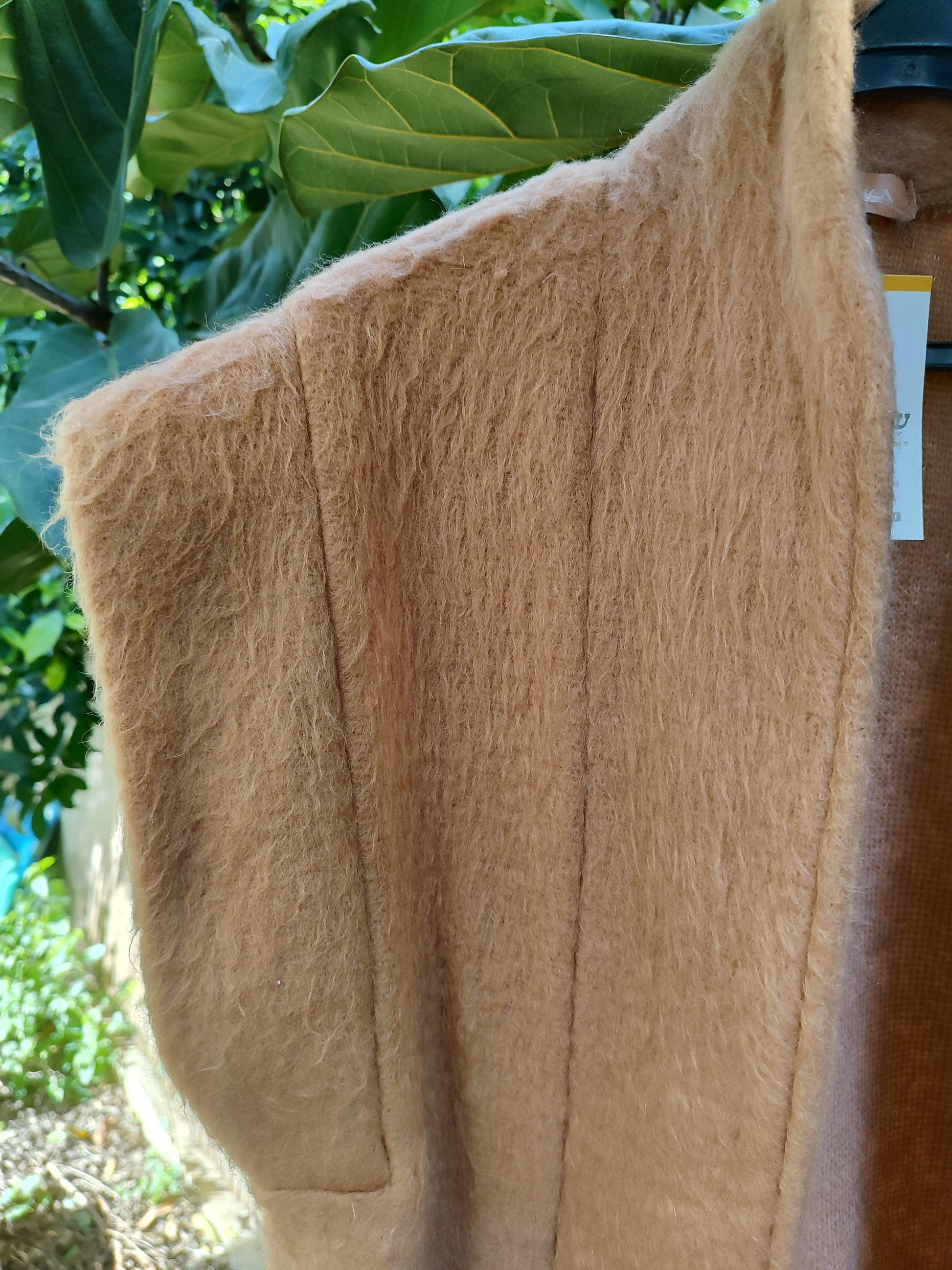 קרדיגן ללא שרוולים בכאמל בכיסים מרובעים - Image 5 by LOVIKA