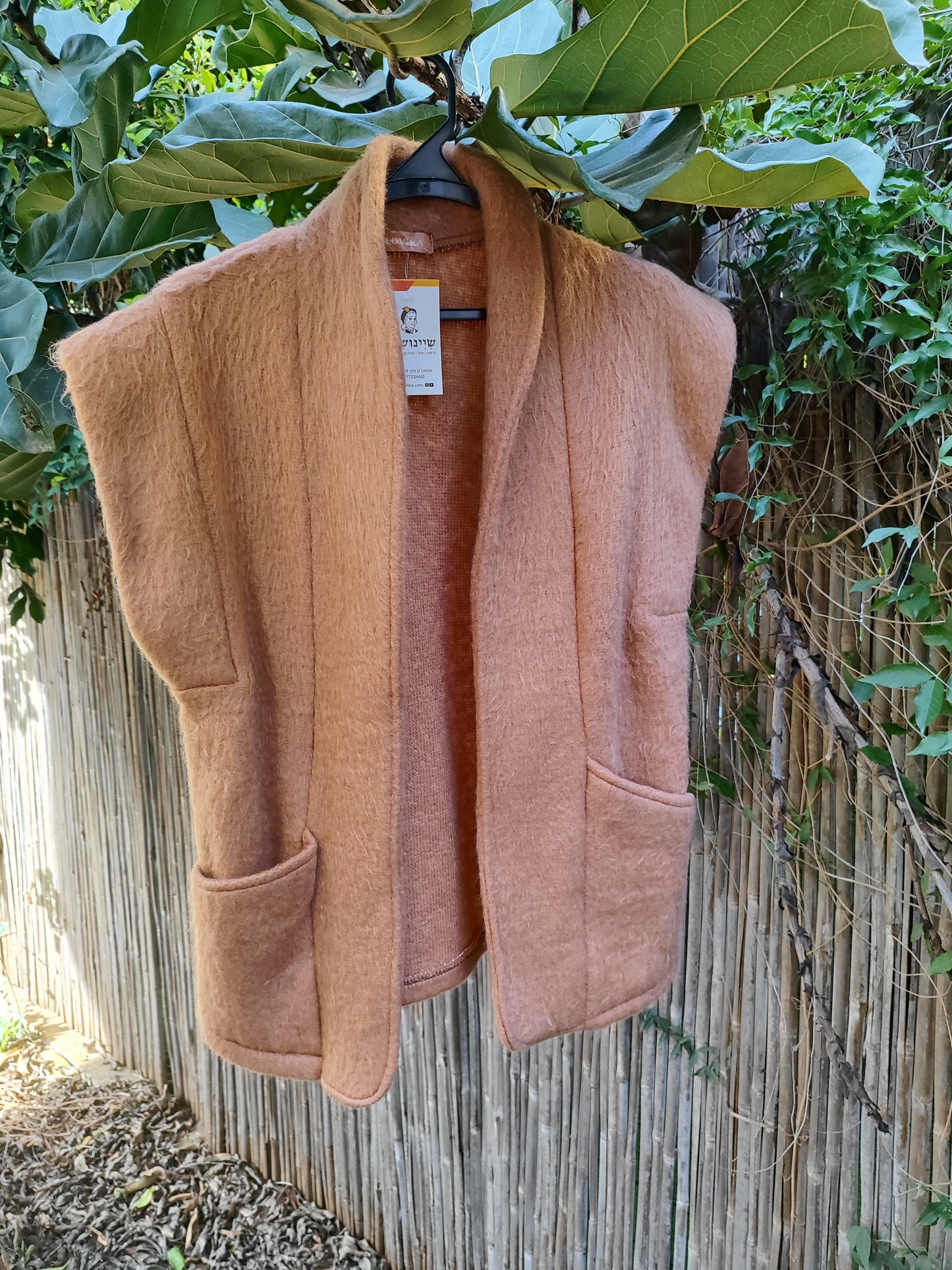 קרדיגן ללא שרוולים בכאמל בכיסים מרובעים - Image 3 by LOVIKA