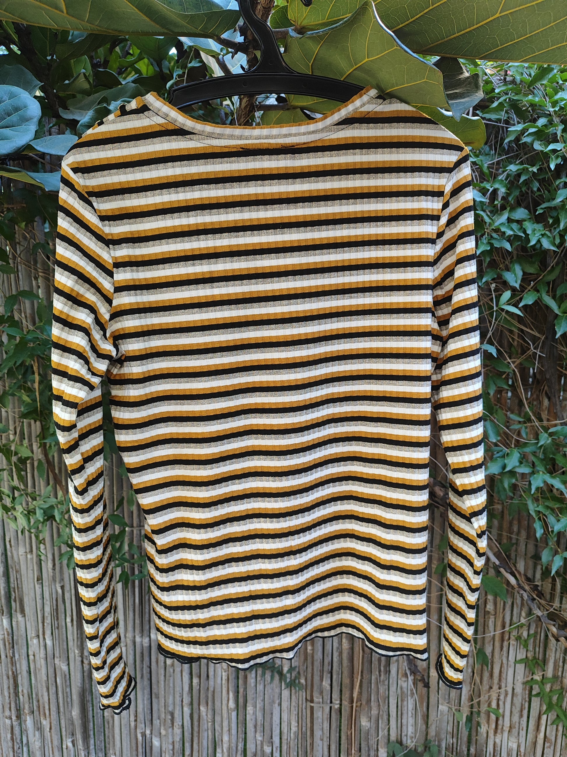 חולצה פסים חרדל שחור כסוף לבן בנגיעות נצנוץ כפתורים בצד  by Warehouse - Size M