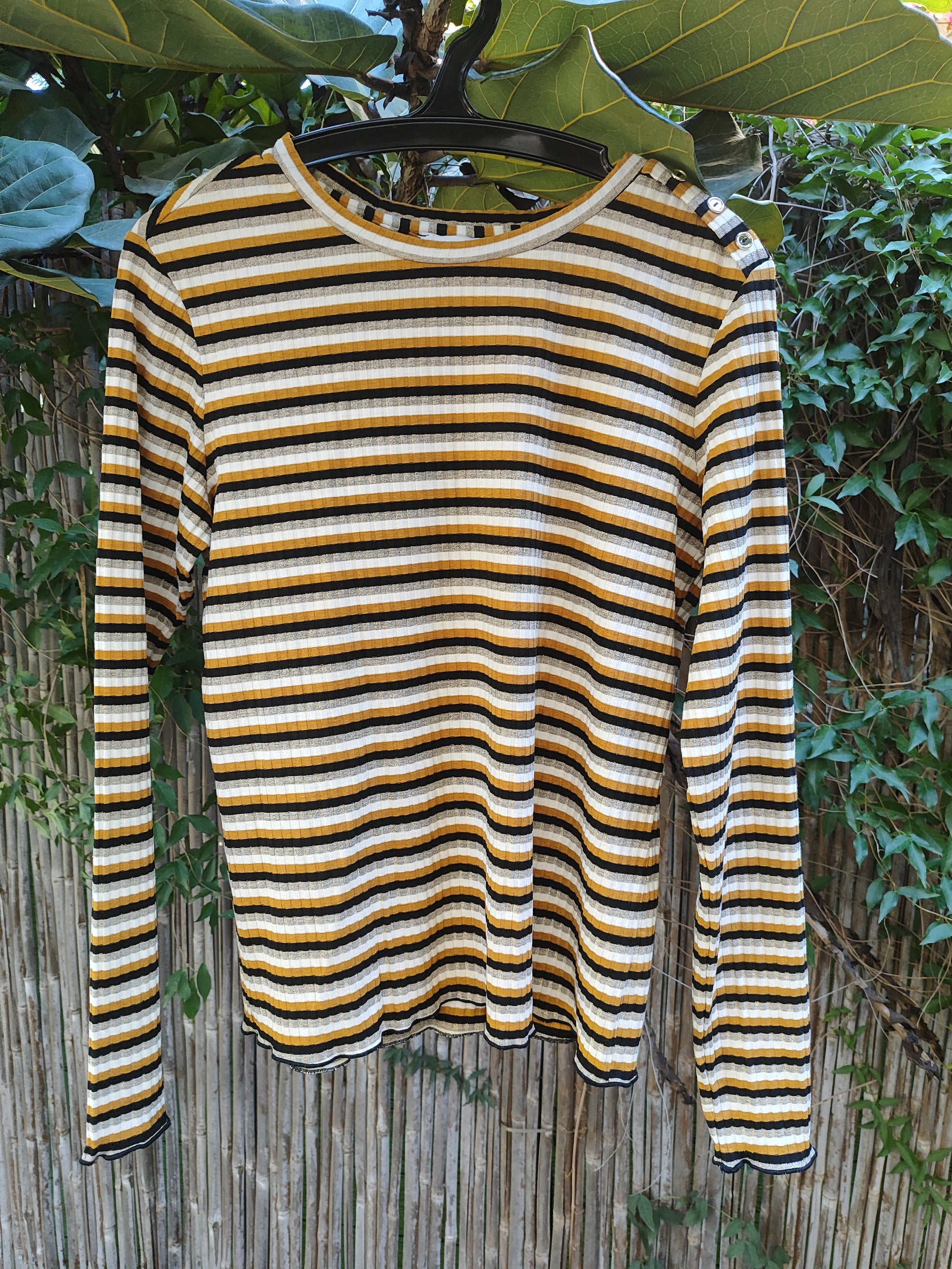 חולצה פסים חרדל שחור כסוף לבן בנגיעות נצנוץ כפתורים בצד  - Image 3 by Warehouse