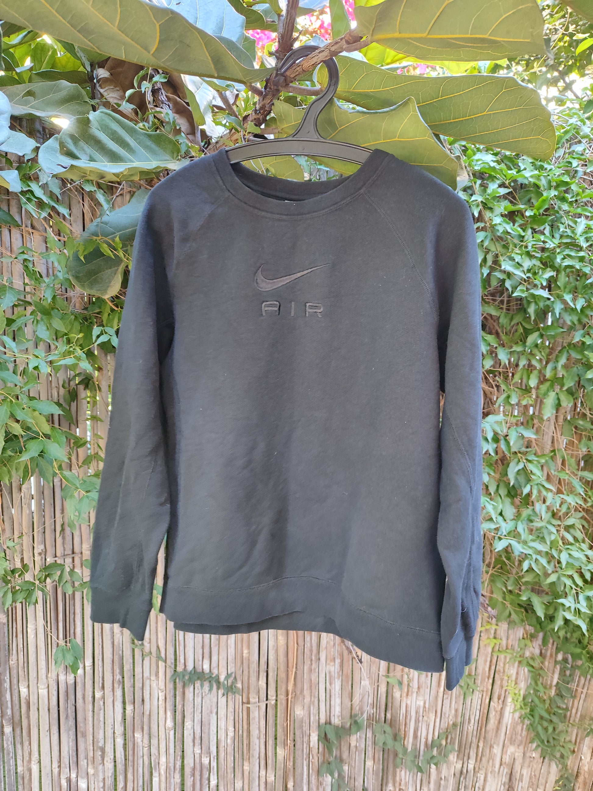 סווטשירט שחור קלאסי בחותמת Nike  - Image 5 by Nike