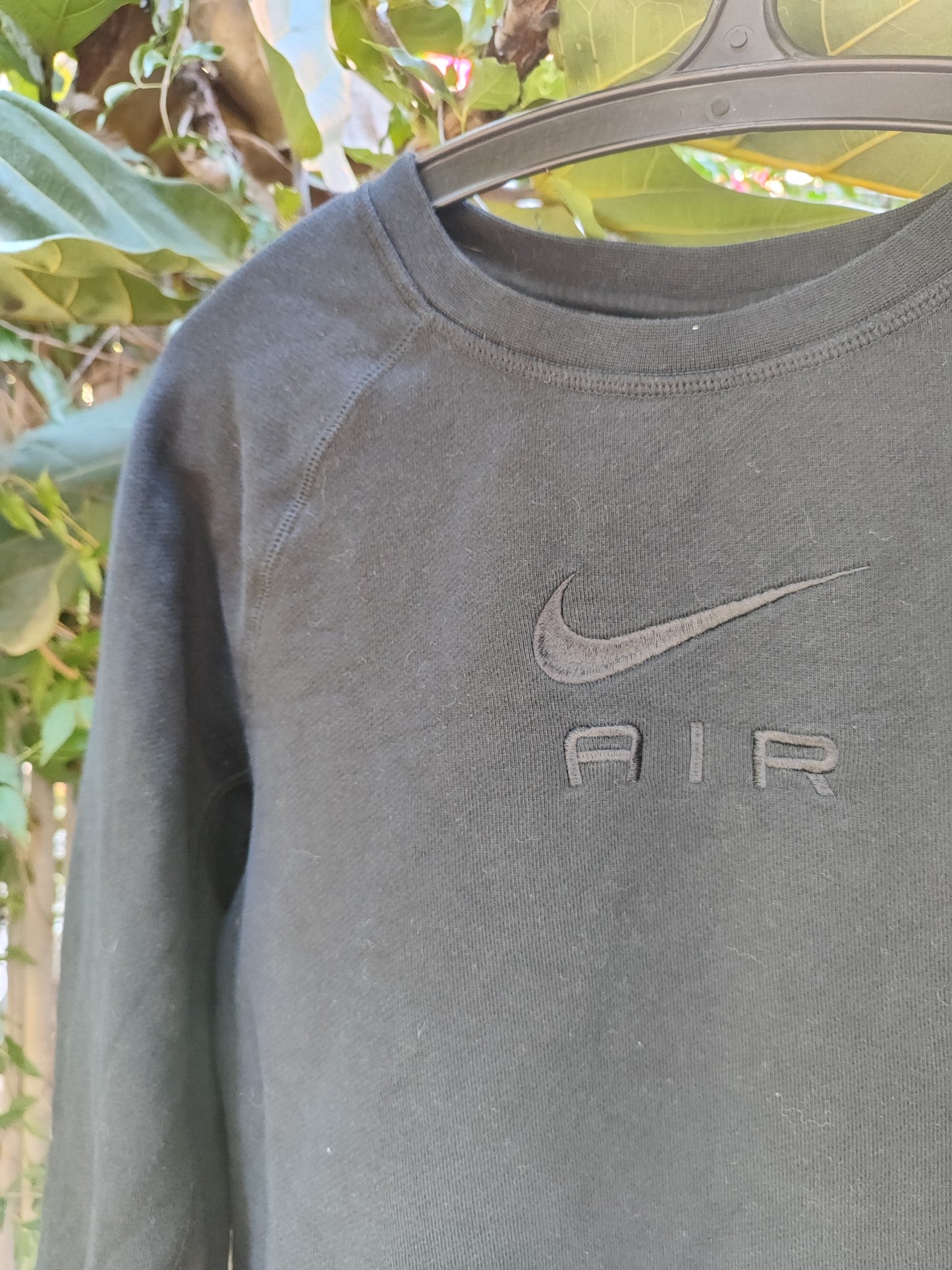 סווטשירט שחור קלאסי בחותמת Nike  - Image 4 by Nike