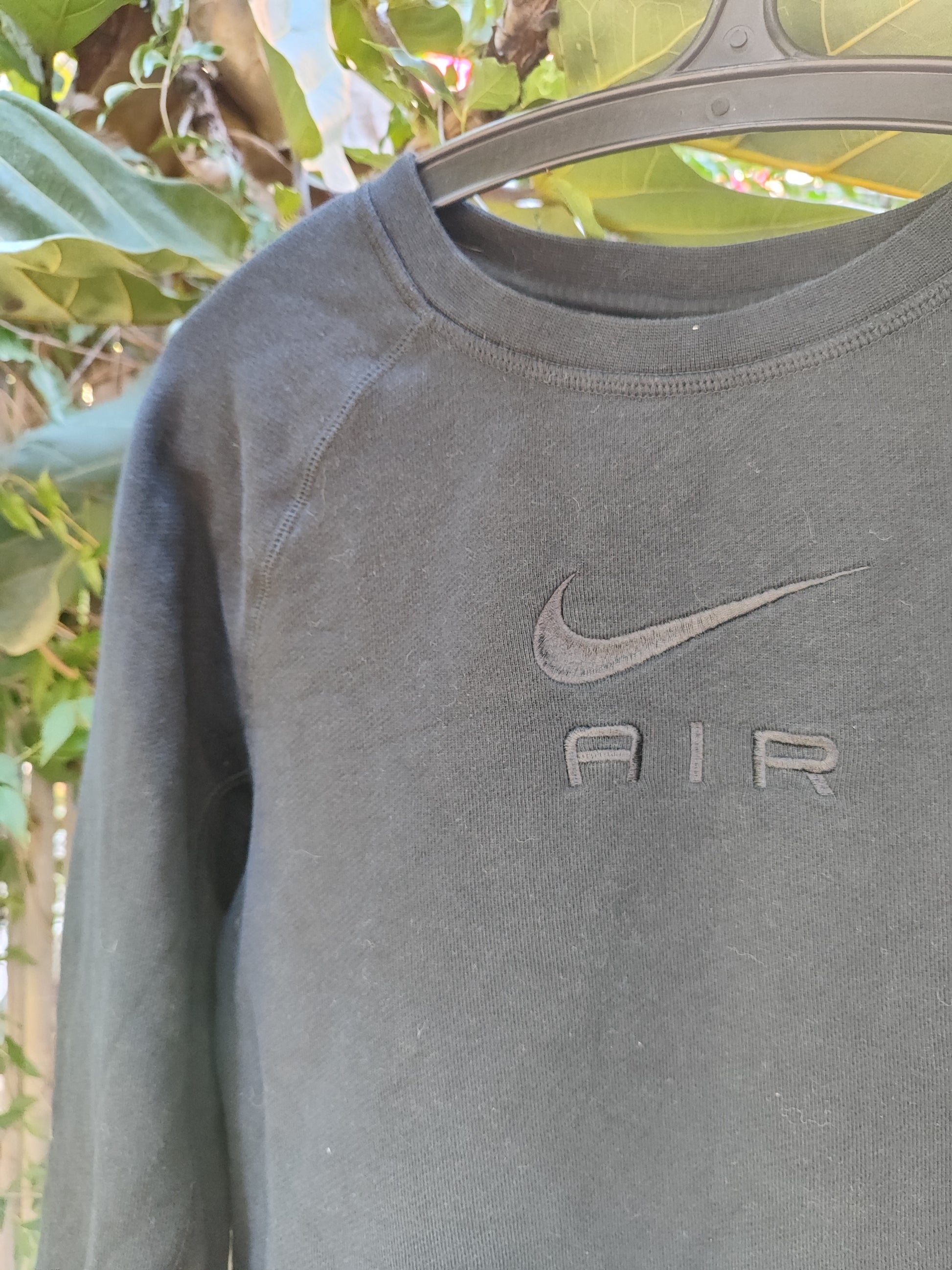 סווטשירט שחור קלאסי בחותמת Nike  - Image 4 by Nike