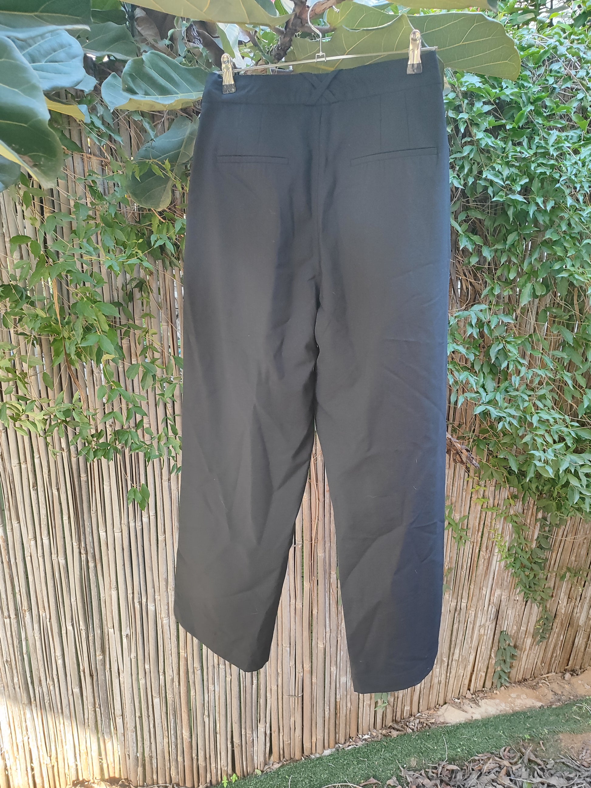 מכנסיים שחורים פנסים רחבים - Image 3 by Róhe