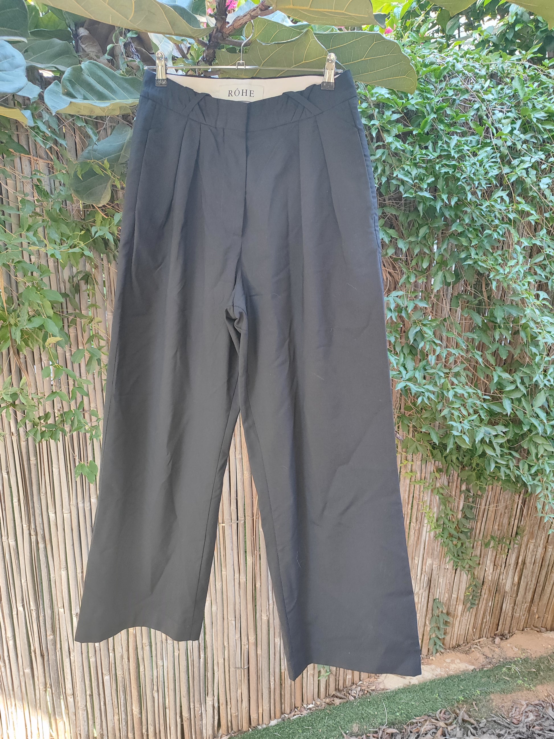 מכנסיים שחורים פנסים רחבים - Image 2 by Róhe