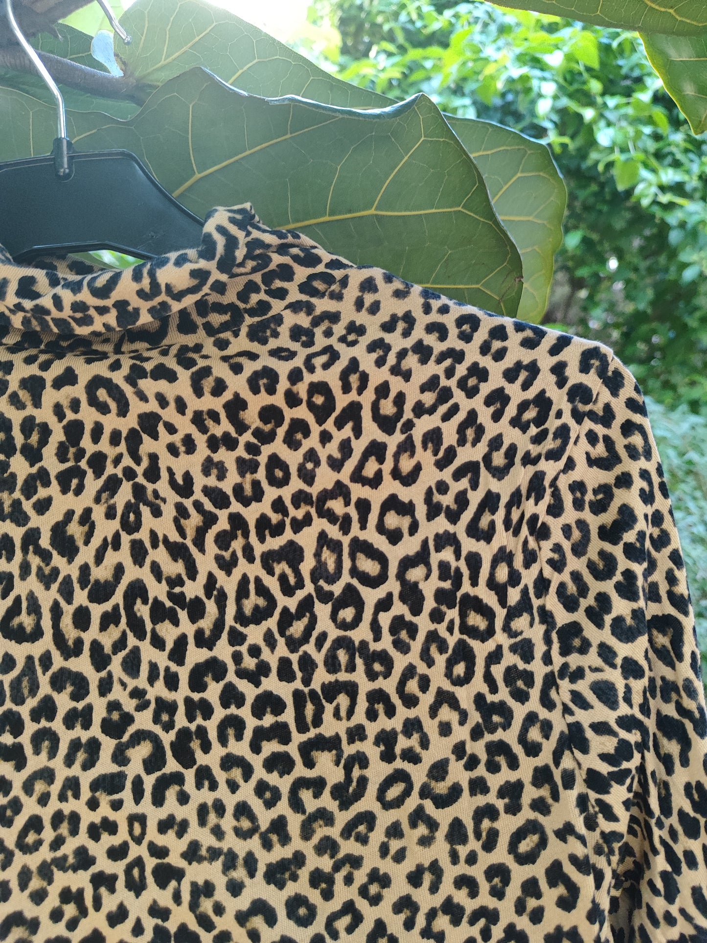 חולצה גולף דקה מנומרת נעימה וקלאסית  by J. Crew - Size M