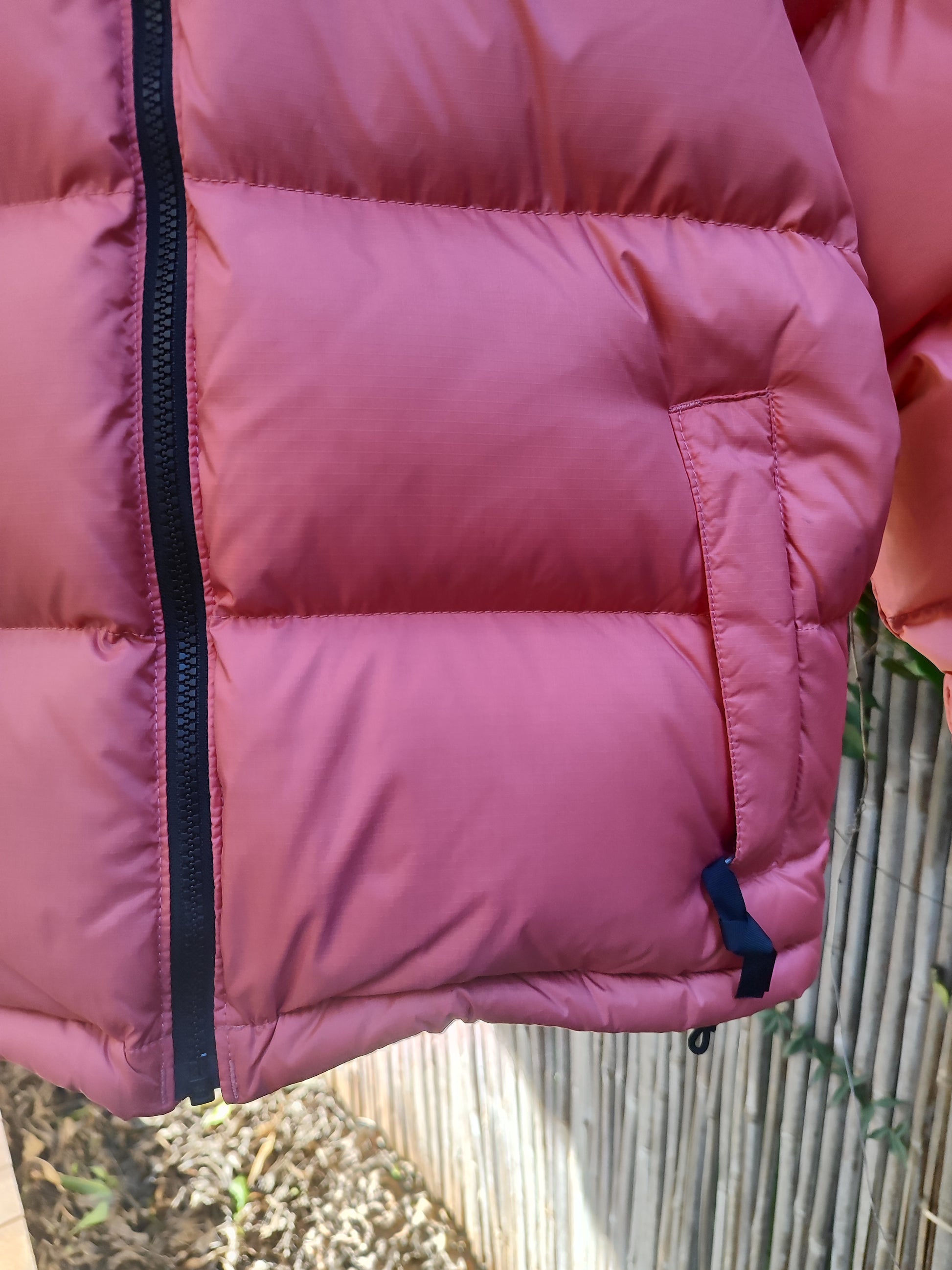 מעיל פוף מחמם אקסטרה באפרסק ושחור by The North Face - Size S