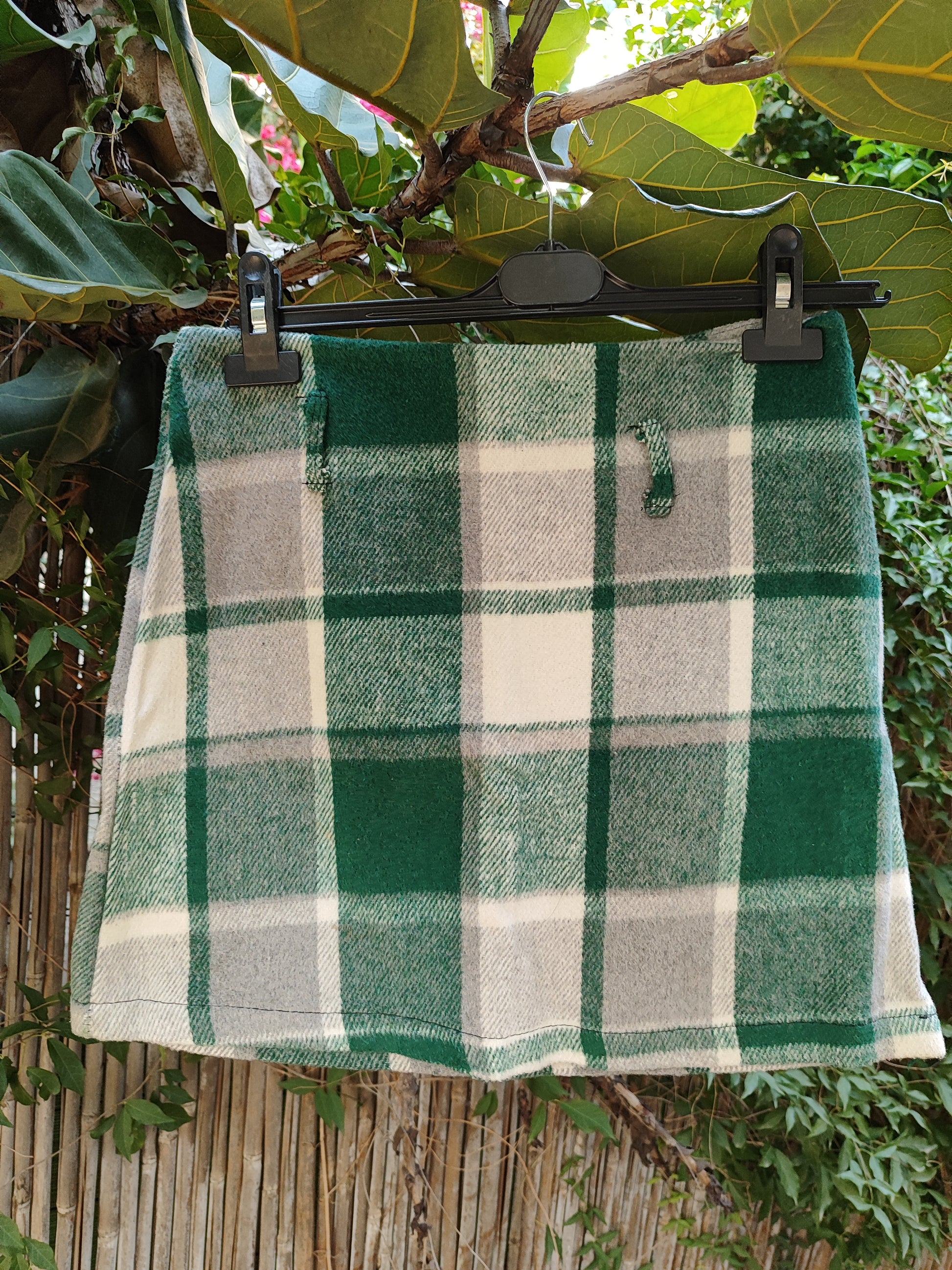 חצאית מיני צמרית משבצות בירוק אםור - Image 3 by Dana Ashkenazi