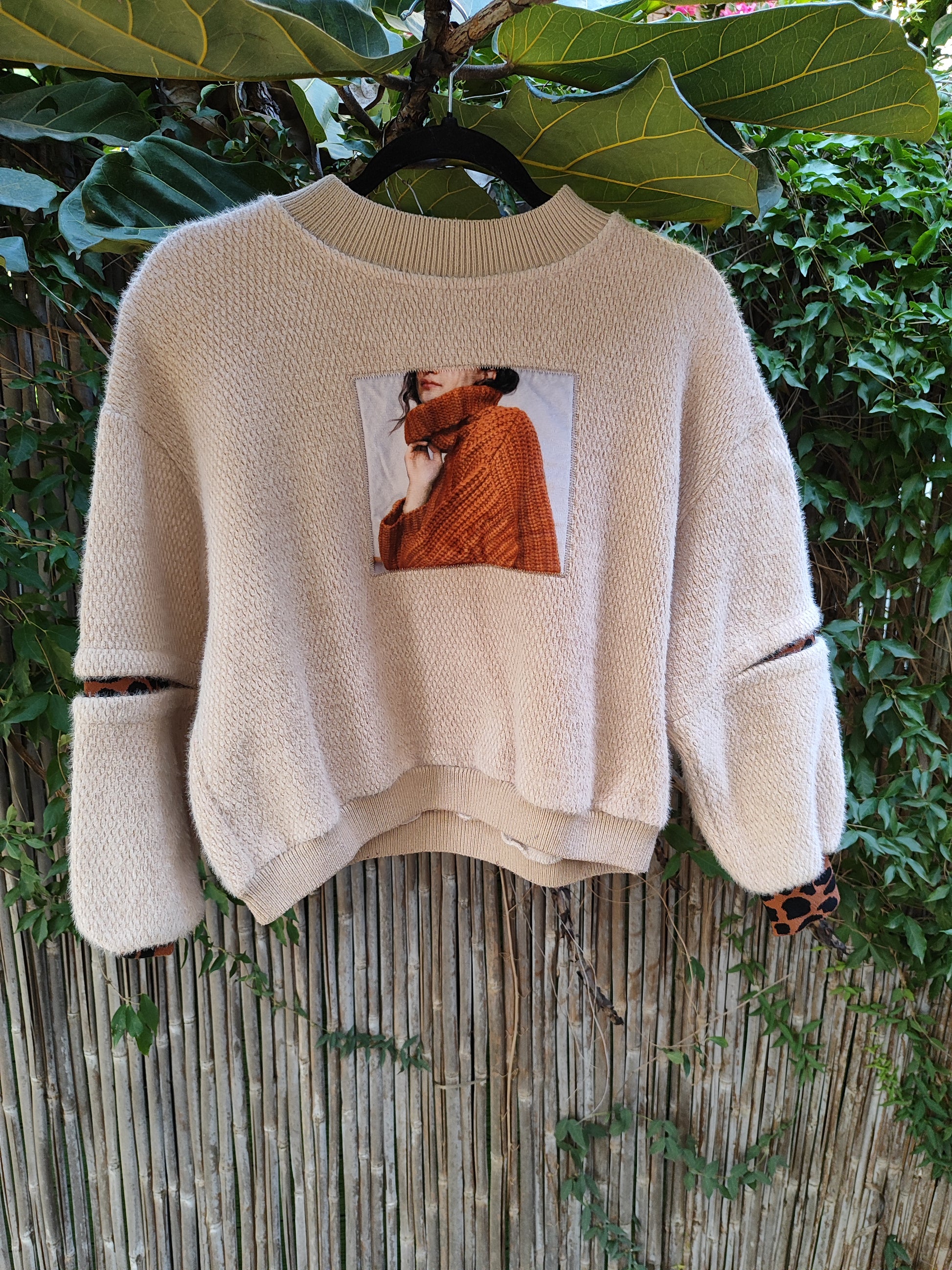 סווטשירט קרם בתמונת סריג וסופים מנומרים - Image 3 by Addict