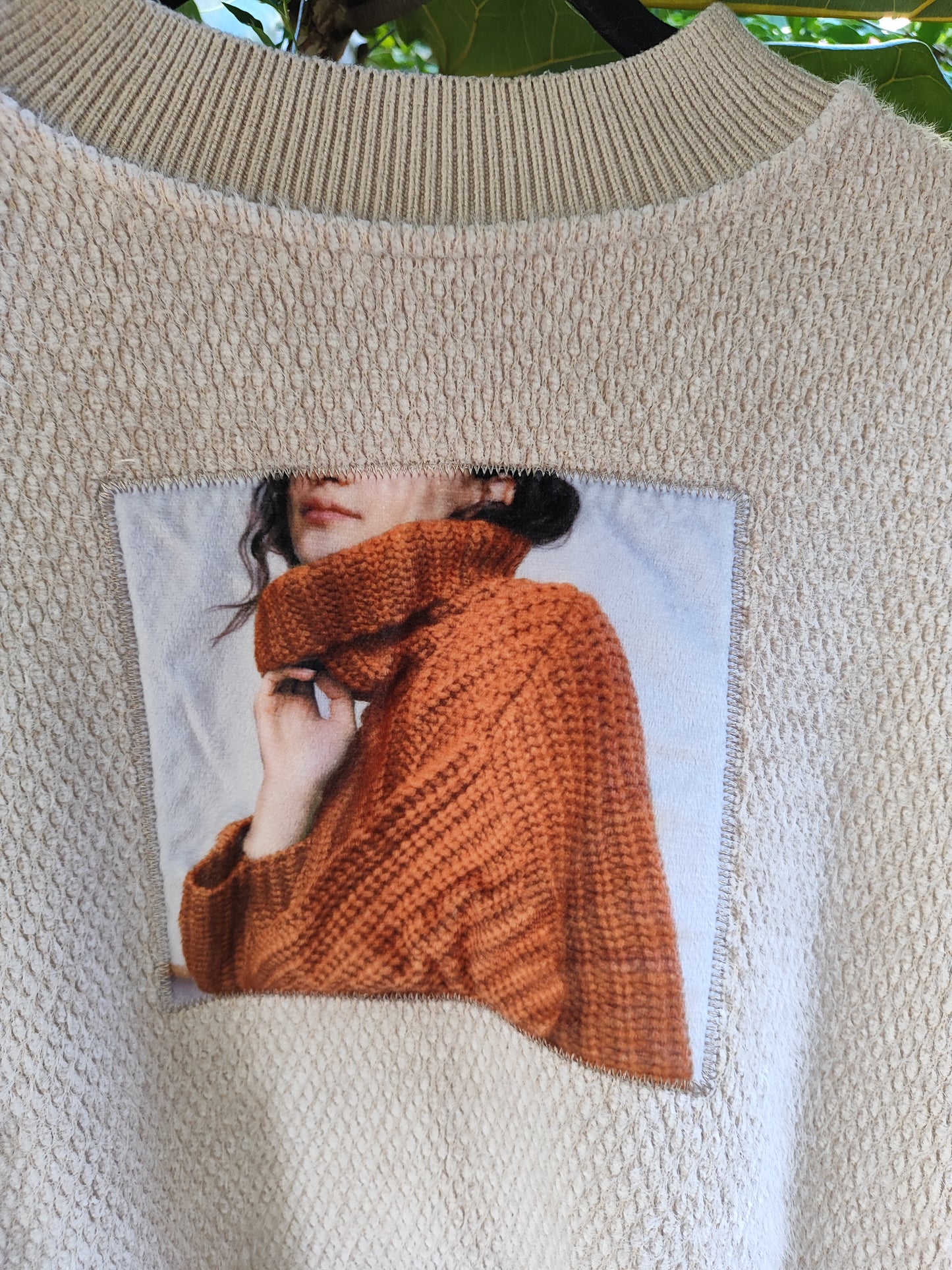 סווטשירט קרם בתמונת סריג וסופים מנומרים - Image 5 by Addict